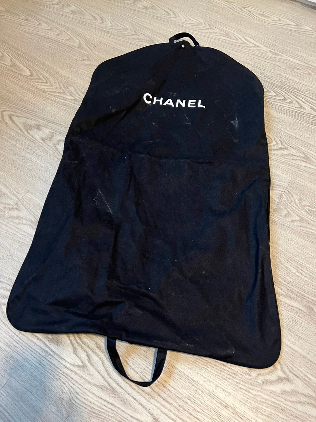 Only 1 Chanel dust bag for coat large size.
