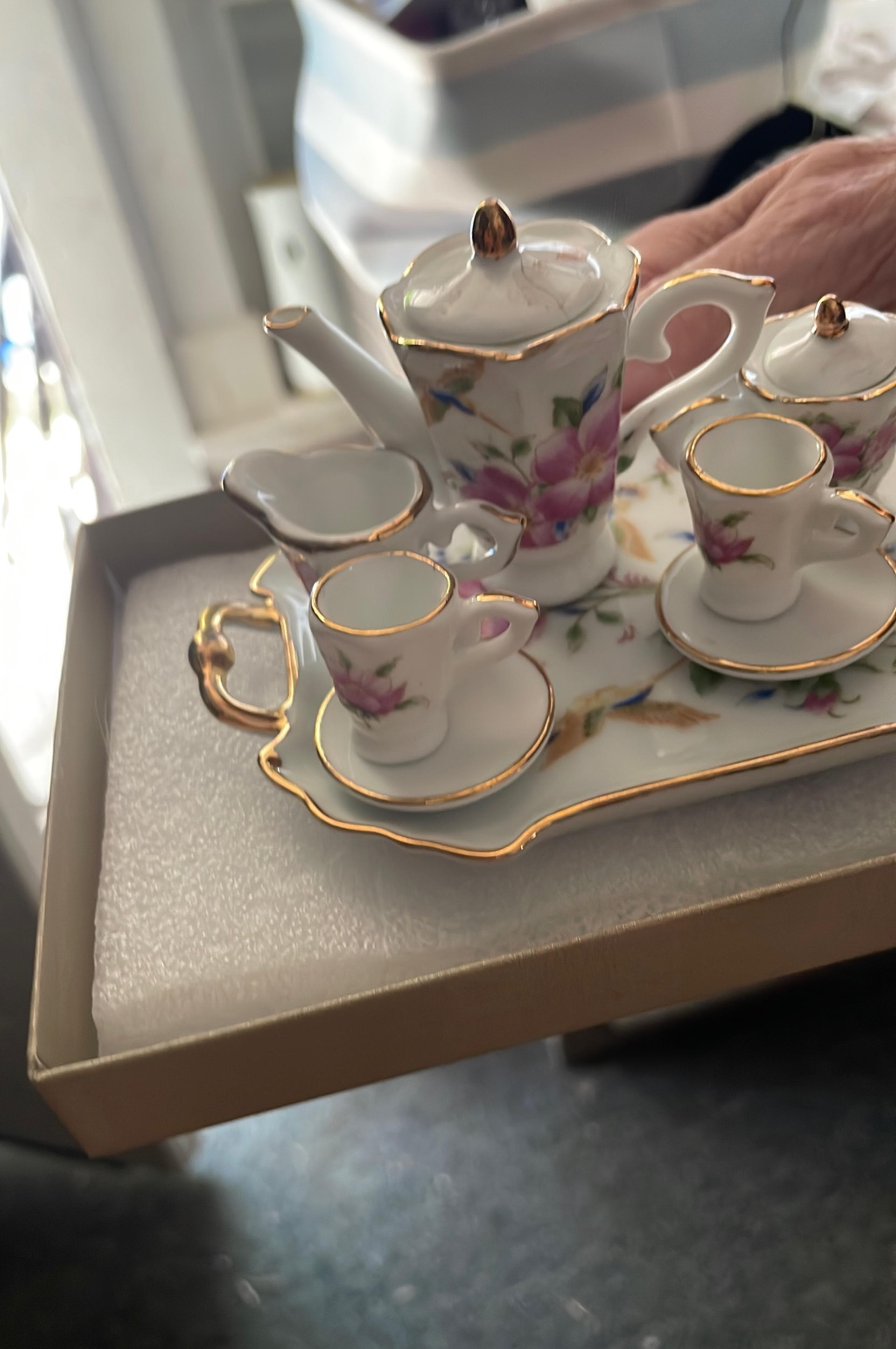 Porcelain mini tea set