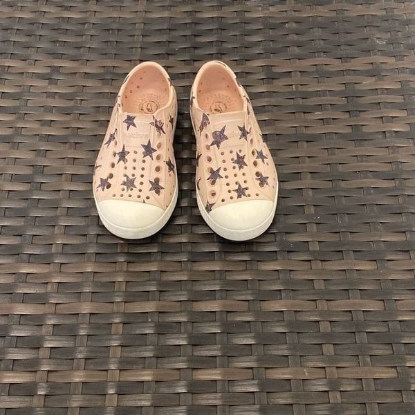 native Jefferson shoes, kid size 8