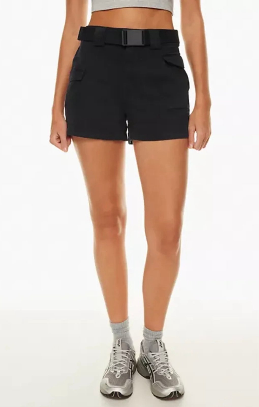 NWT size Medium Aritzia TNA Curtis Cargo shorts