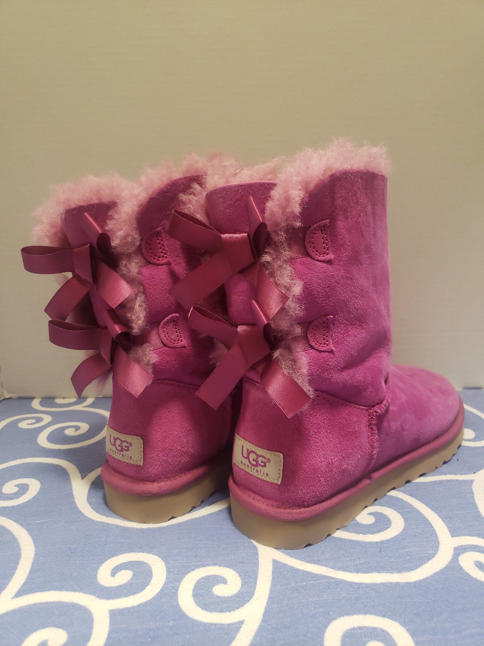 UGG Australia Bailey bow pink suede women's boots size 7.