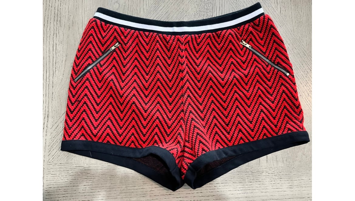 Like new high waisted Endless Rose chevron pattern stretchy shorts. Sz M