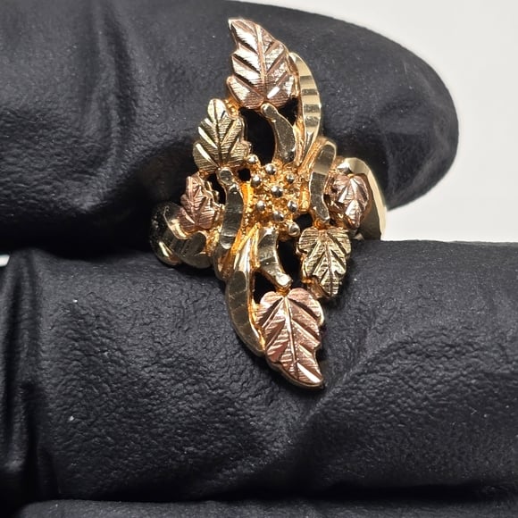 Black Hills 10K Gold Elegant Leaf Ring