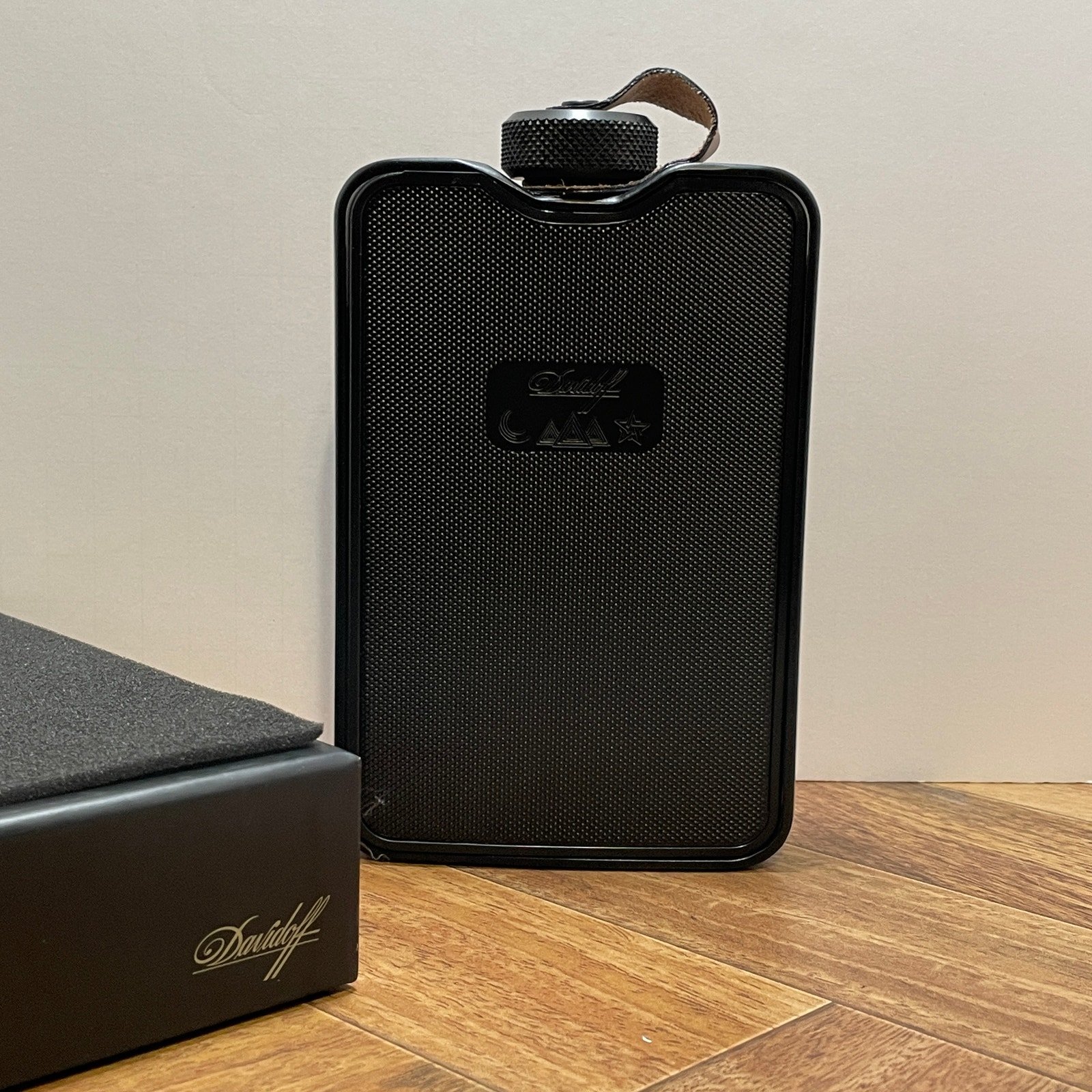 New Davidoff Davidoff Cigar Flask In Branded Gift Box & Holds 2 Cigars