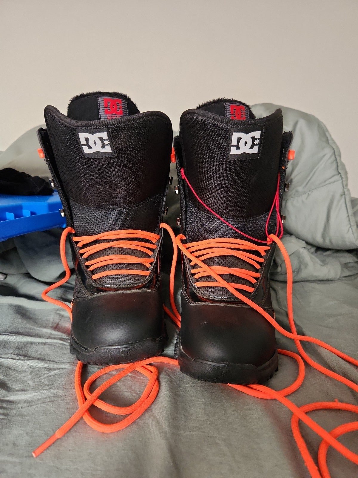 Snowboarding boots