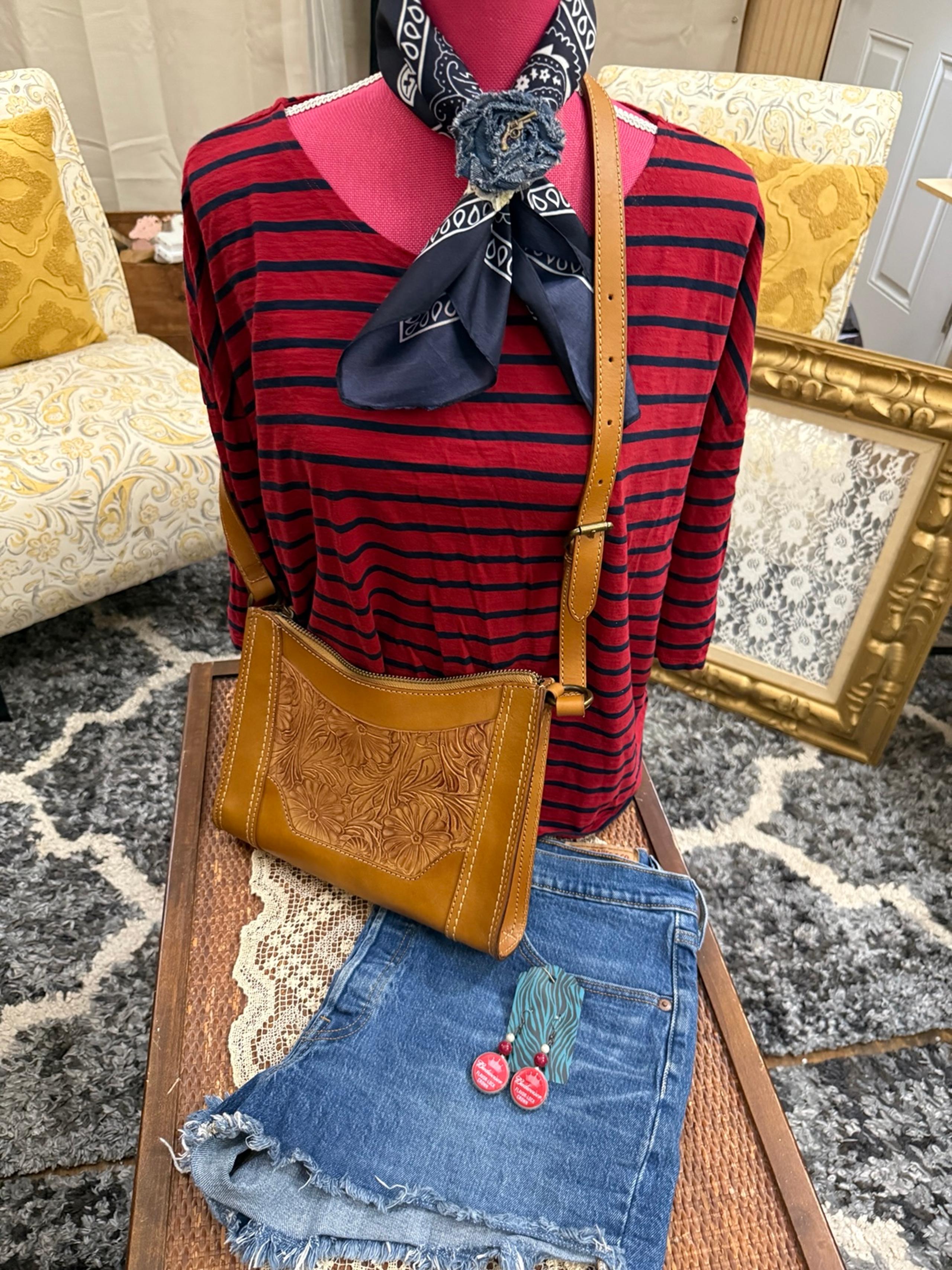 Levi’s women’s xl shirt