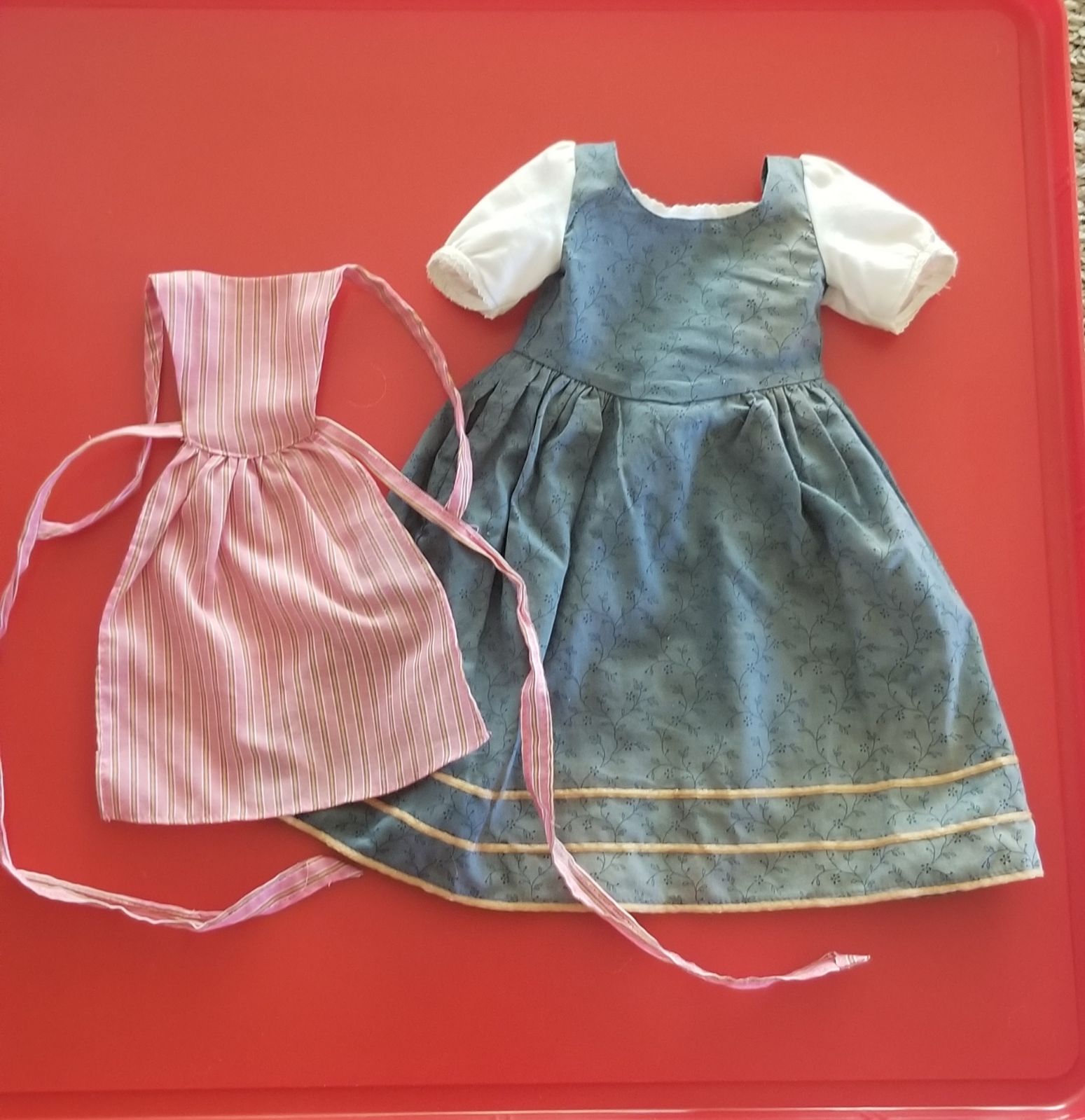 PC Felicity town fair dress w/apron