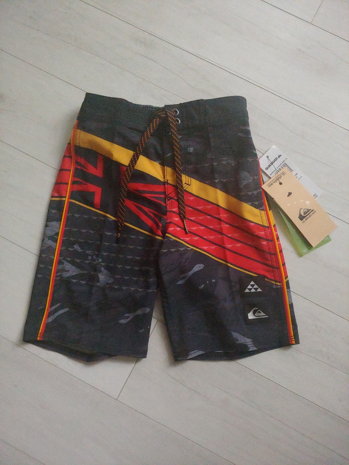Quiksilver NEW boys Surfsilk Hawaii Boardshorts