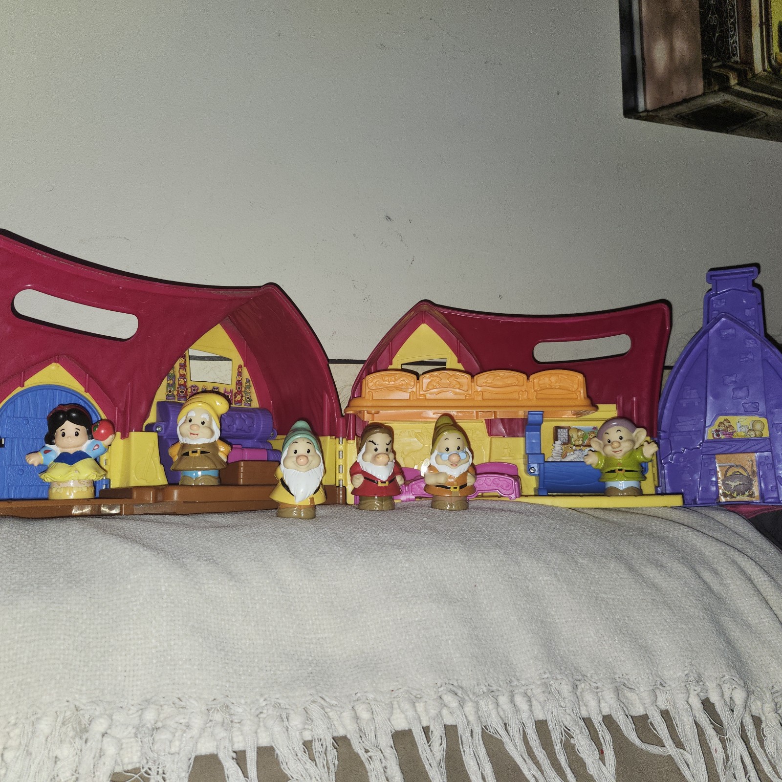 Fisher price little people snow white cottage