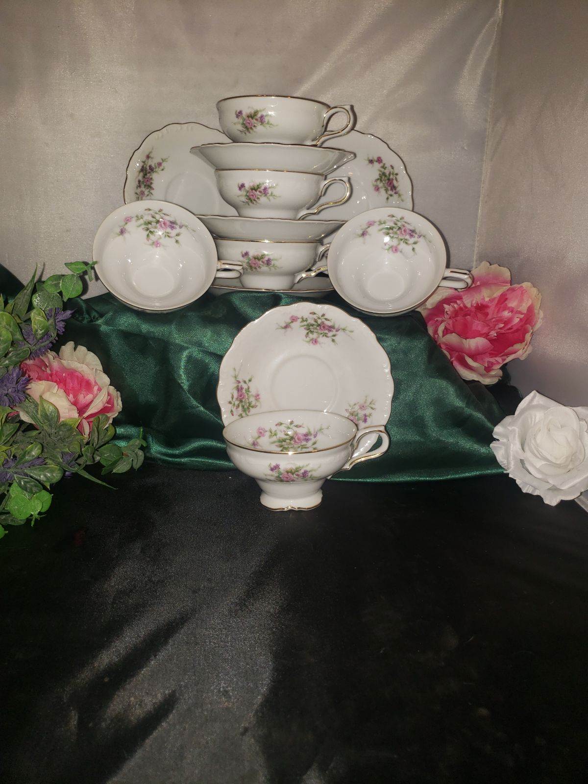Set of 6 cups and saucers