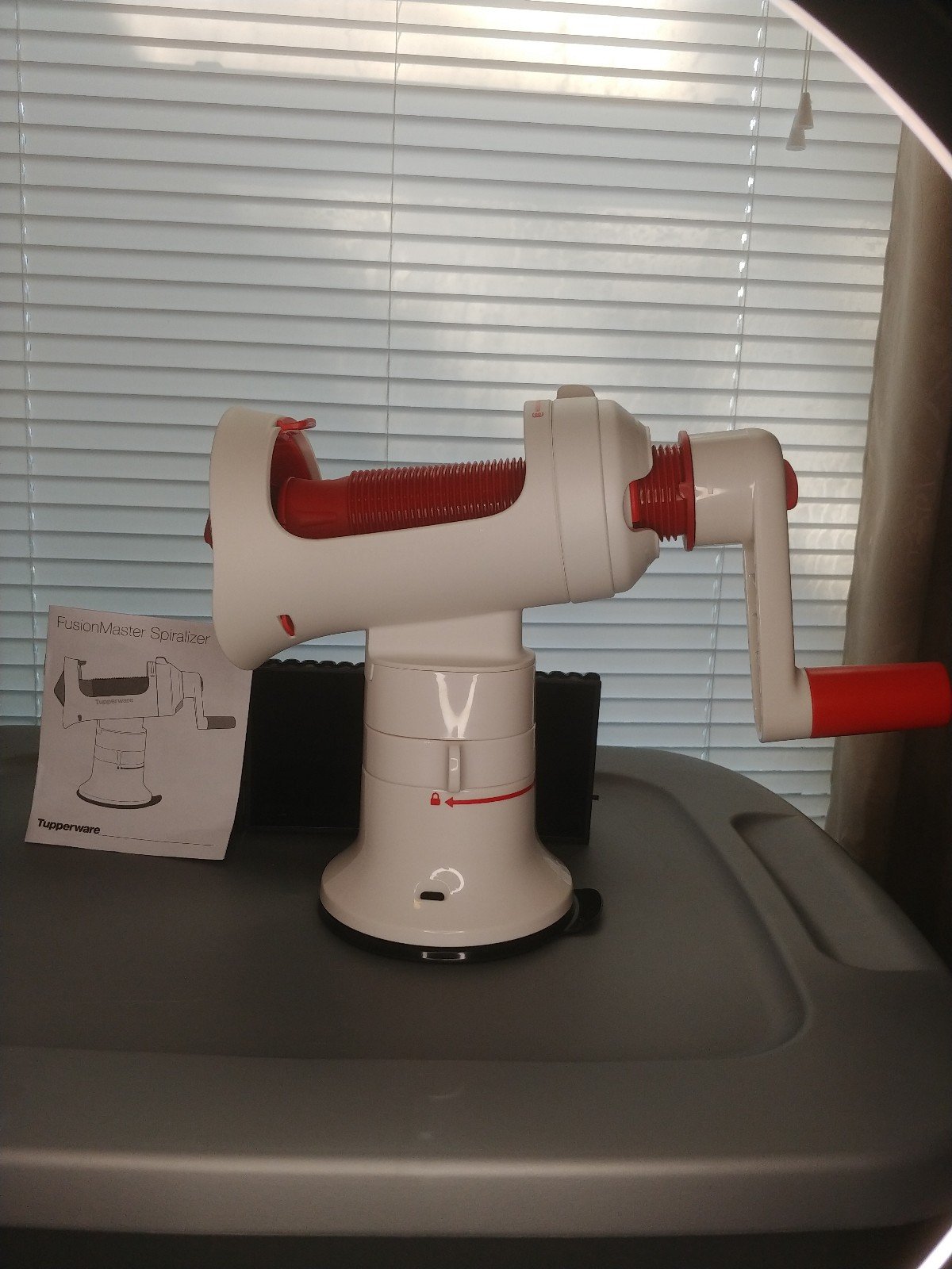 TUPPERWARE RED & WHITE FUSIONMASTER SPIRALIZER