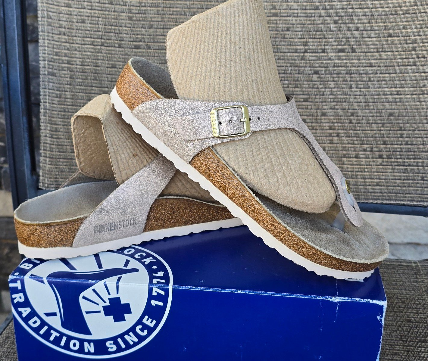 Birkenstock Gizeh Washed Metallic Rose Gold Suede Sandals, Size 9 (Euro 40) R