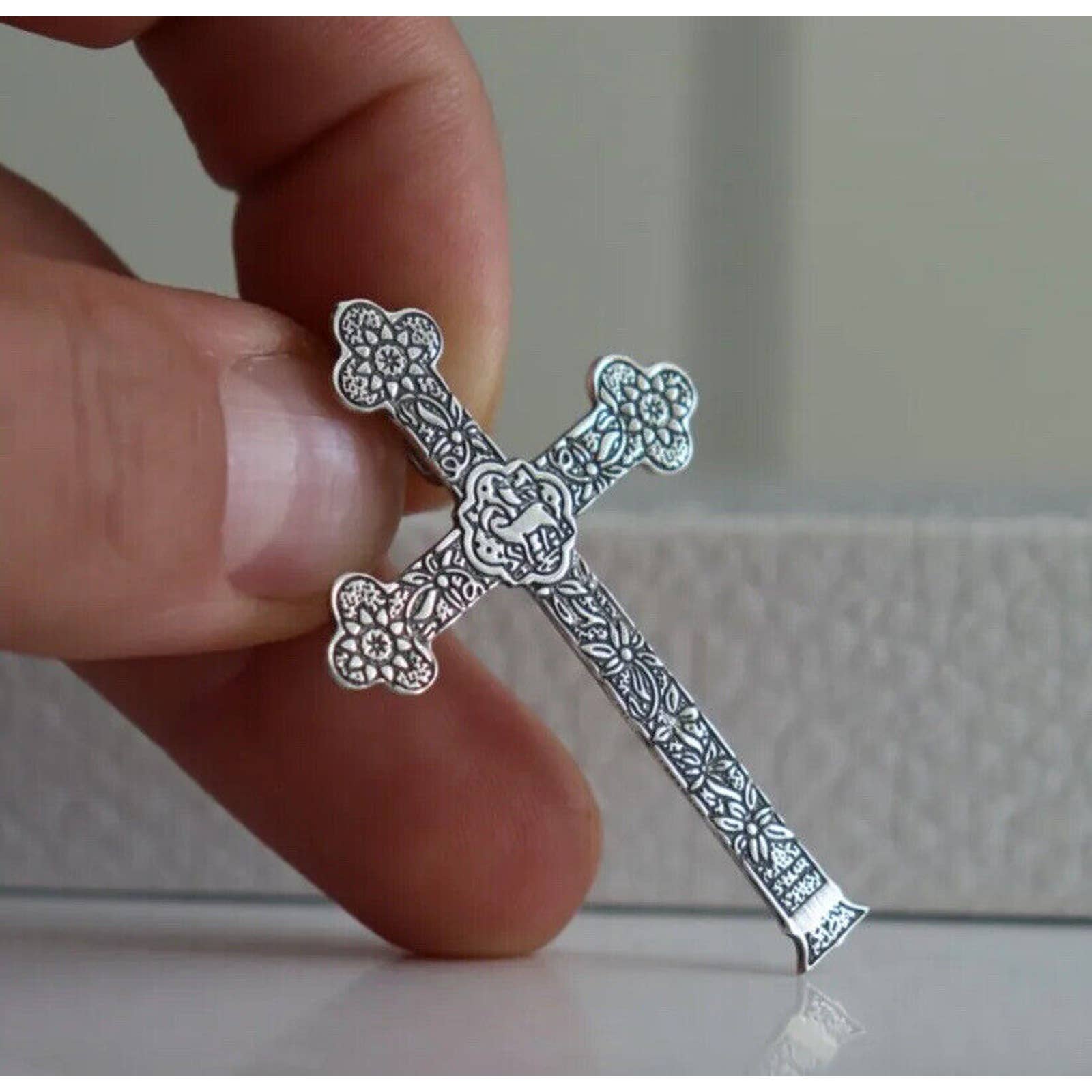 Sterling Silver Cross Pendent Vintage Great condition Designer 925 Silver Pin