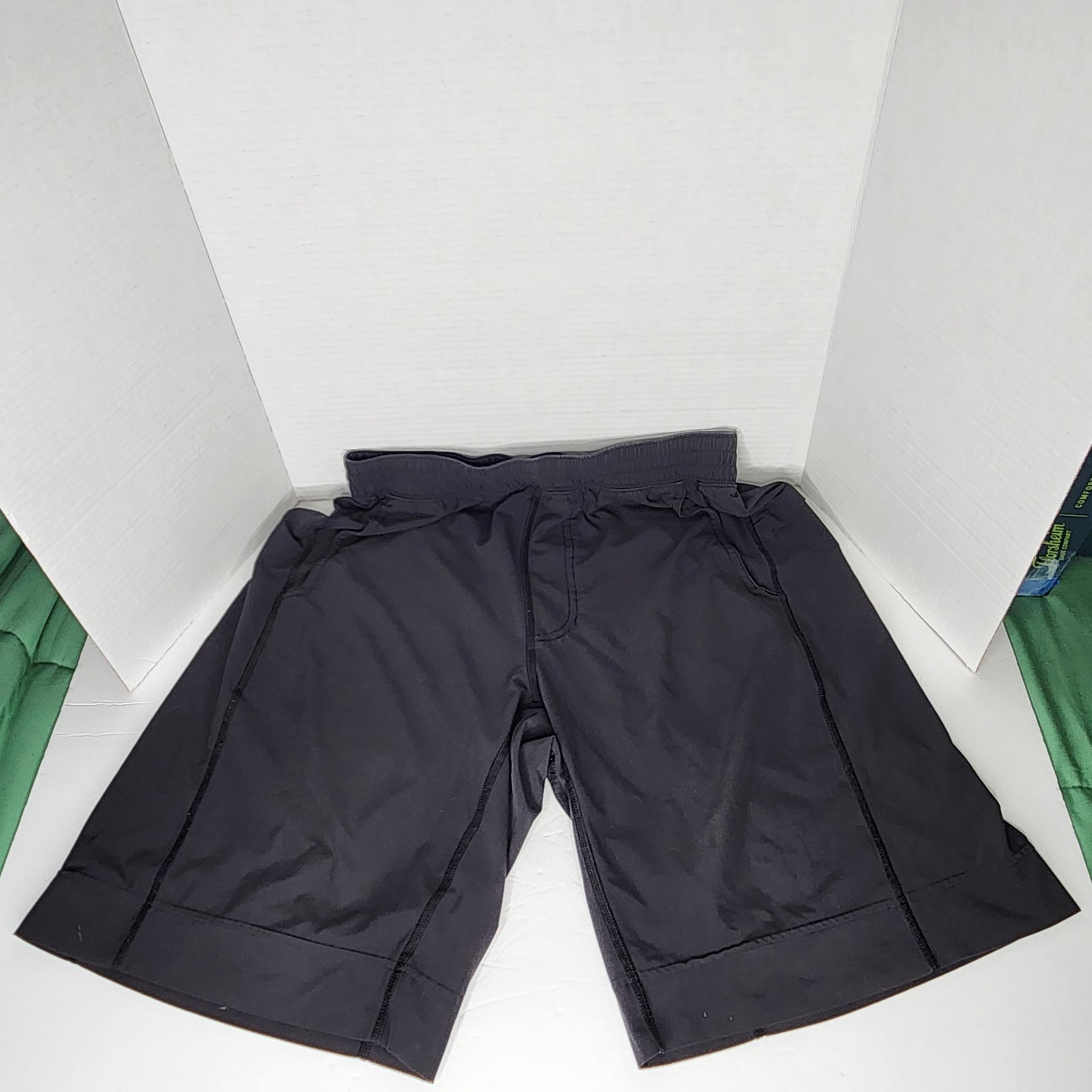 Lululemon Men's Black Athletic Shorts Medium