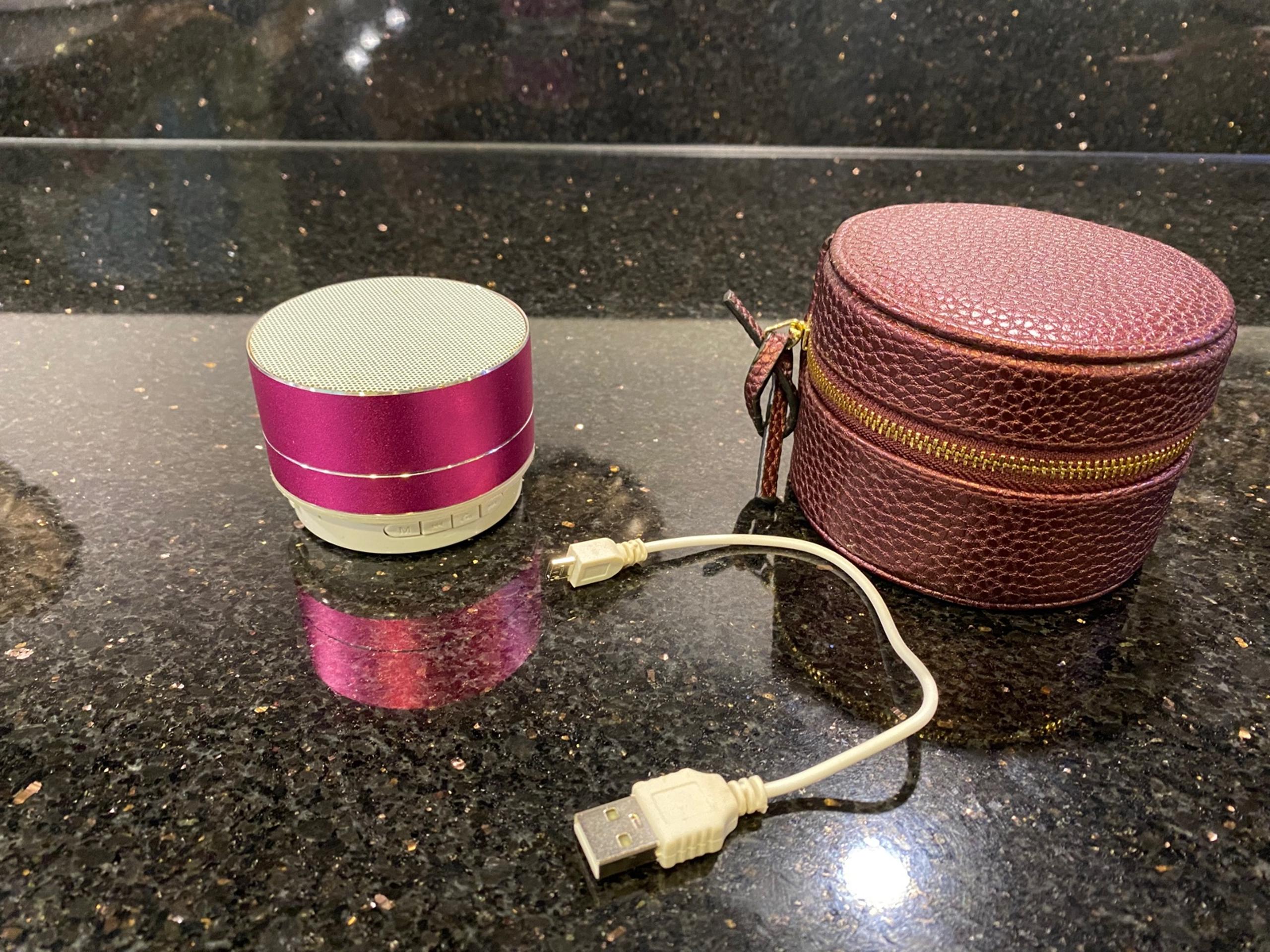 Polaroid Wireless Bluetooth Speaker Dancing Colorful Reactive LED Lights + Case