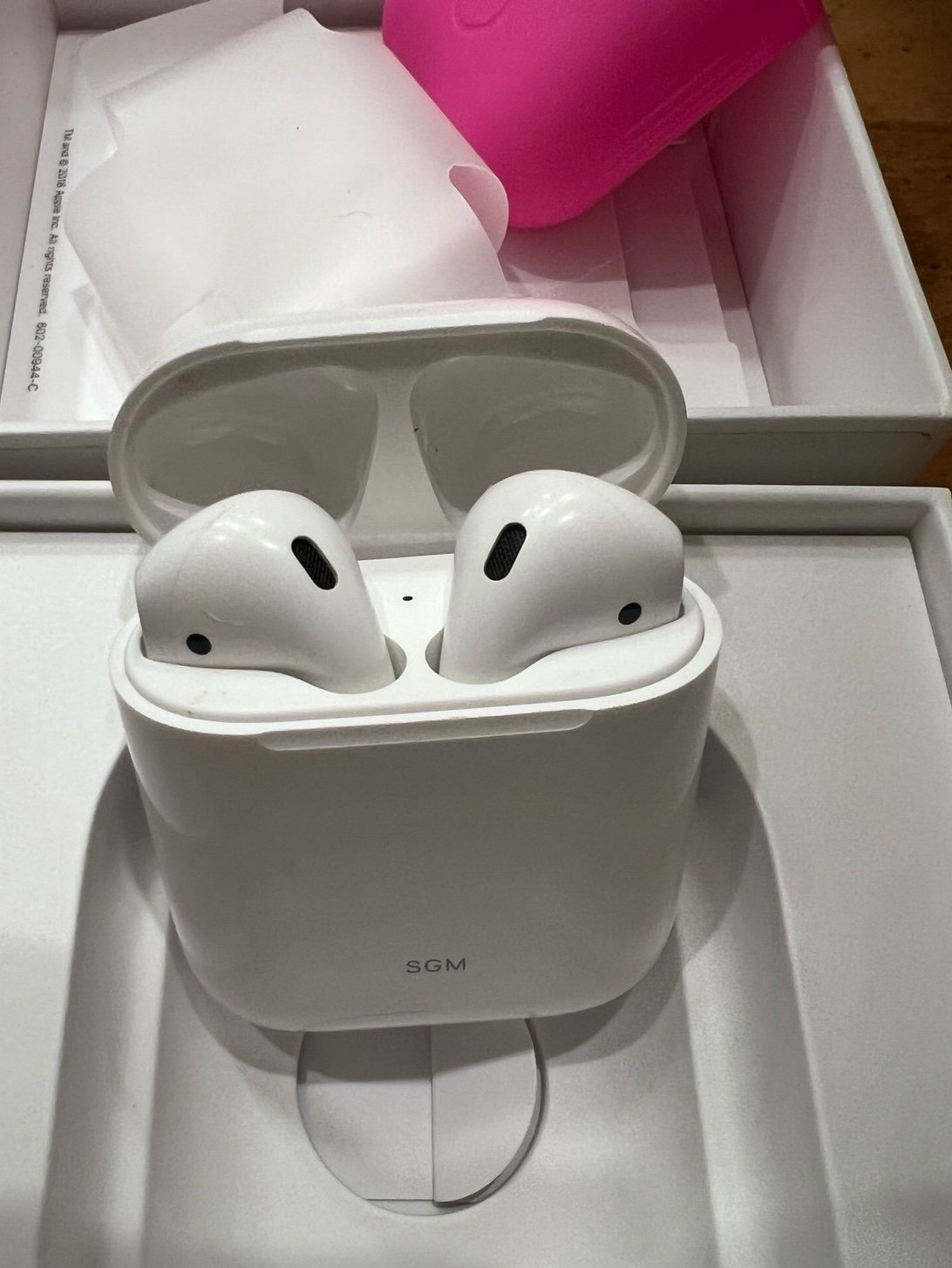 Apple AirPods Wireless Earbuds 2nd Generation