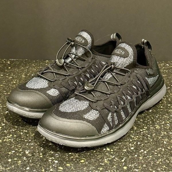 Keen Uneek Exo Sneaker/Casual Shoes. Black/Steel Gray. Size 9.