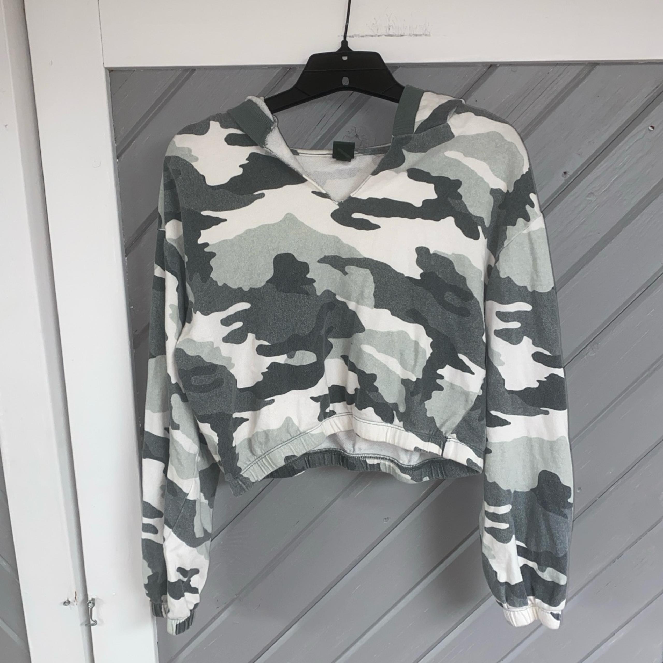 Wild fable, brand, short camo Hoodie size medium