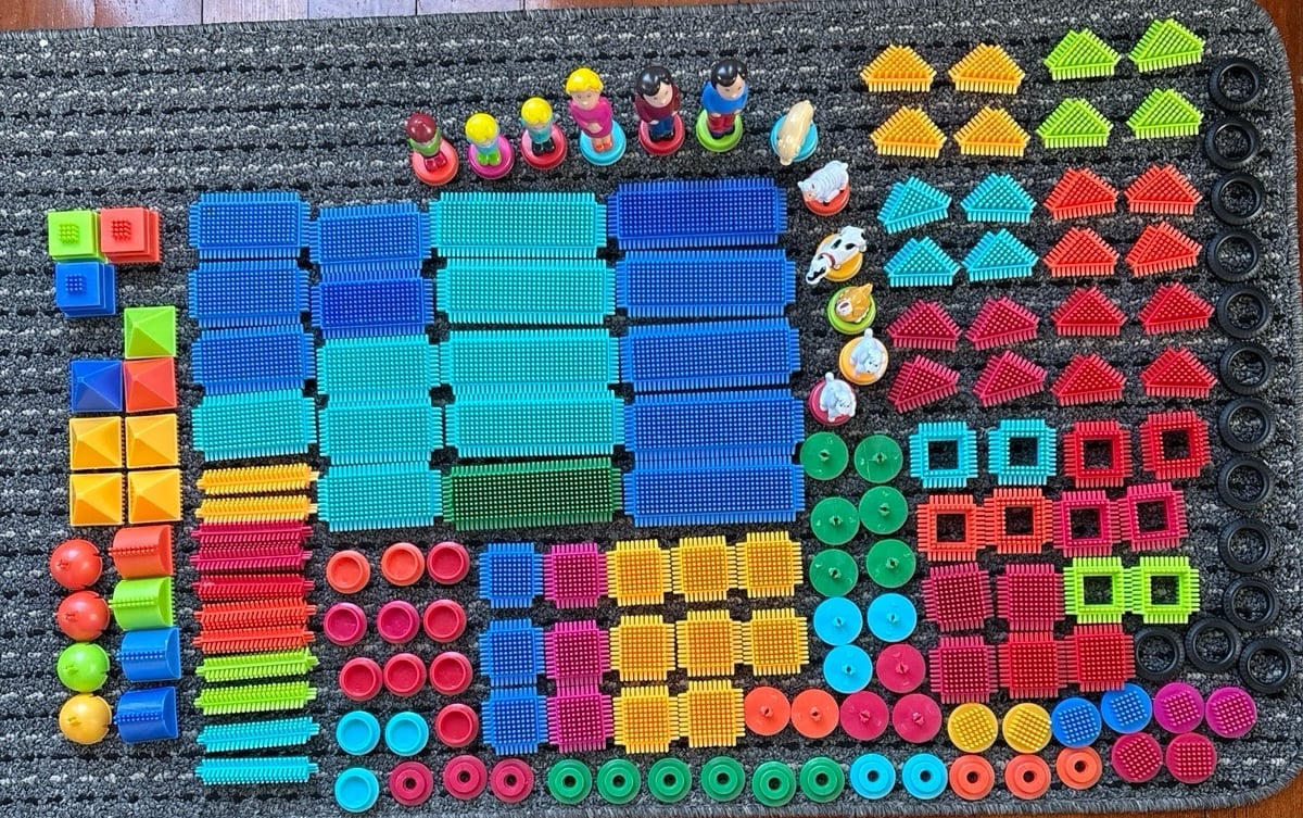 Battat Bristle Building Blocks 150 Construction Pieces, 12 Subjects, 13 Tires