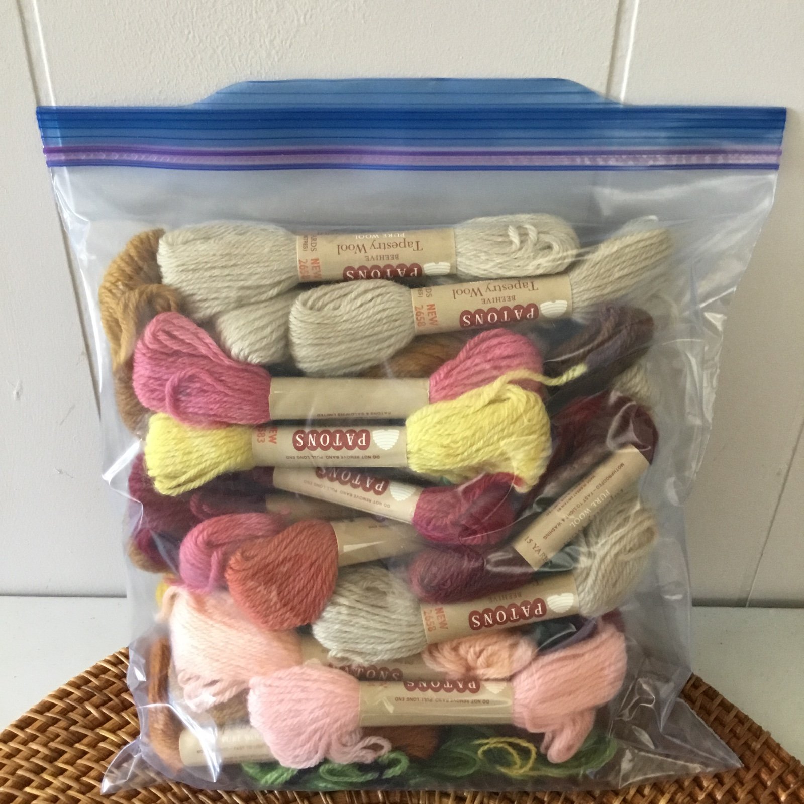 VINTAGE LOT OF 41 PATONS WOOL TAPESTRY NEEDLEPOINT YARN New