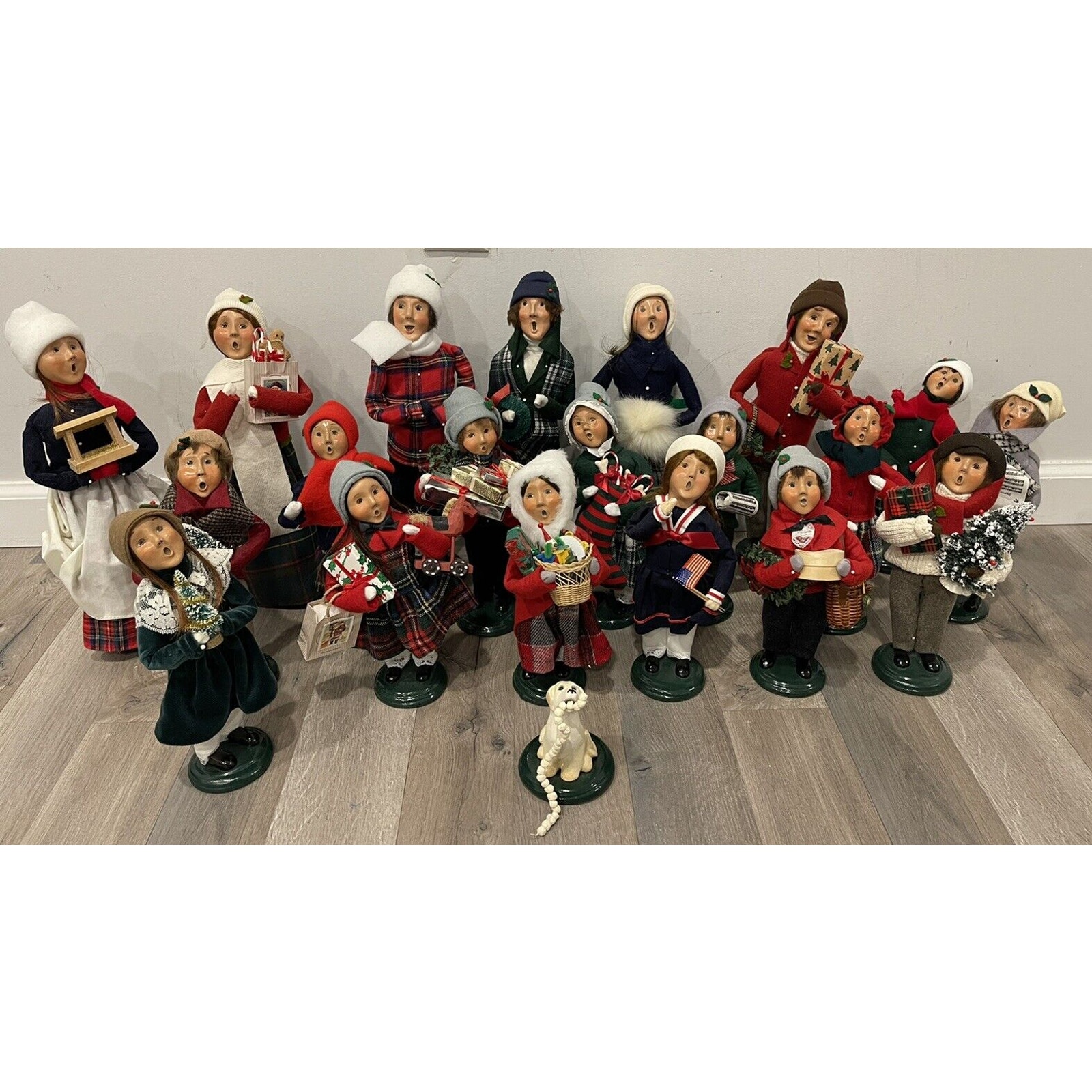 Set of 20 Byers Choice Vintage Christmas Carolers