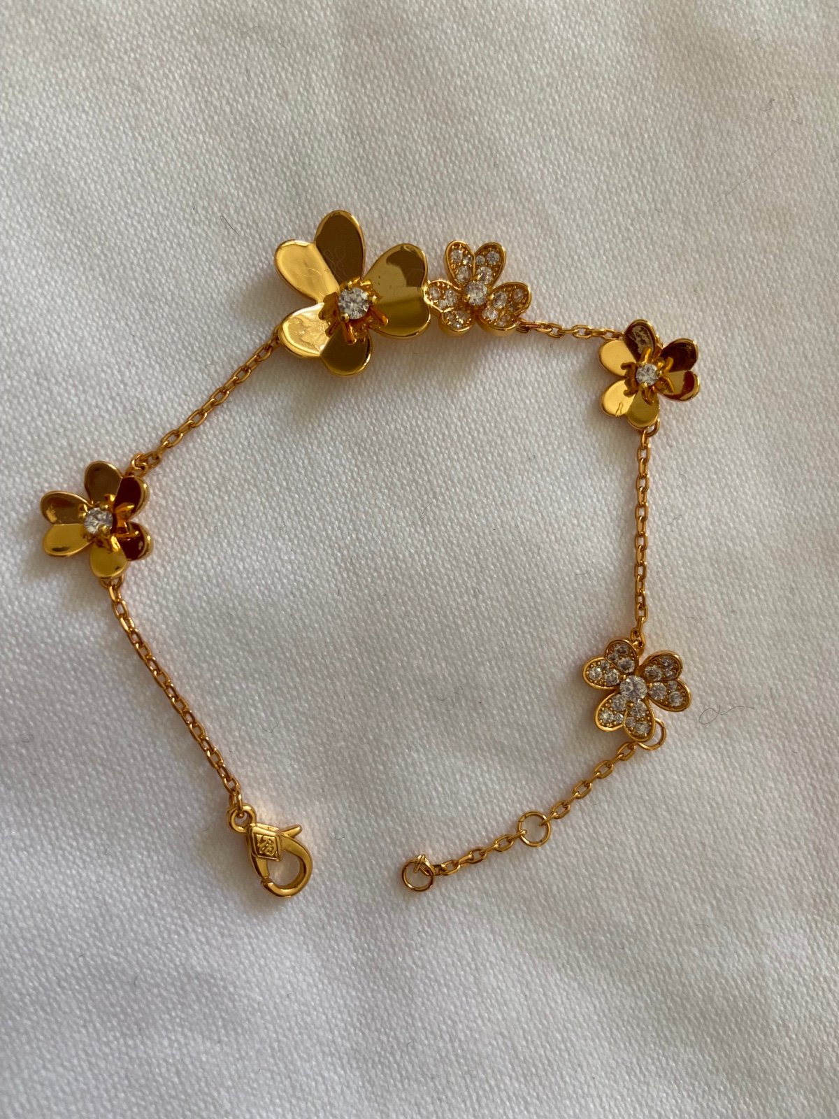 Frivole gold plated flower bracelet