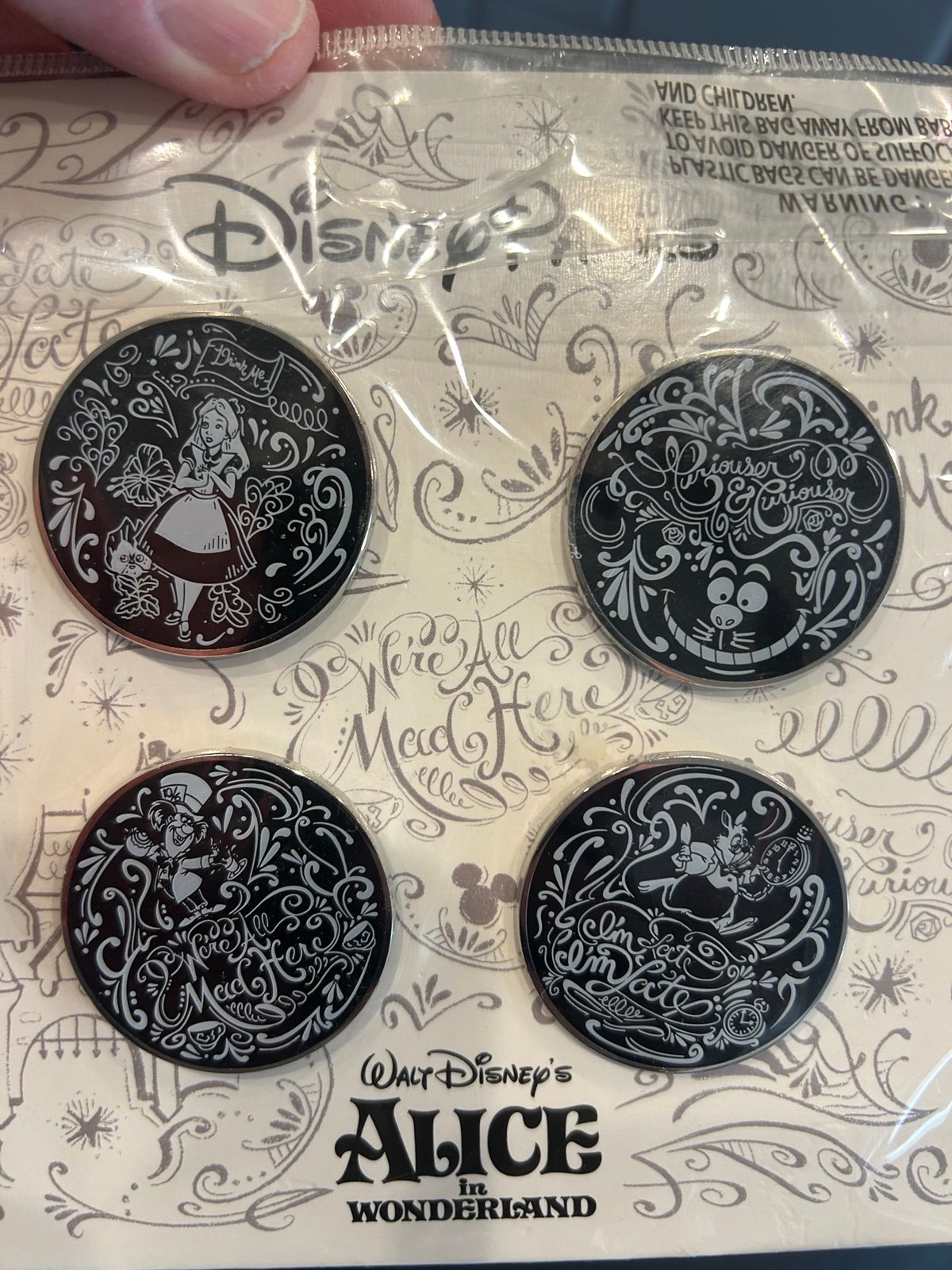 Alice in Wonderland I am Late Black and white Disney Pin Set never open New