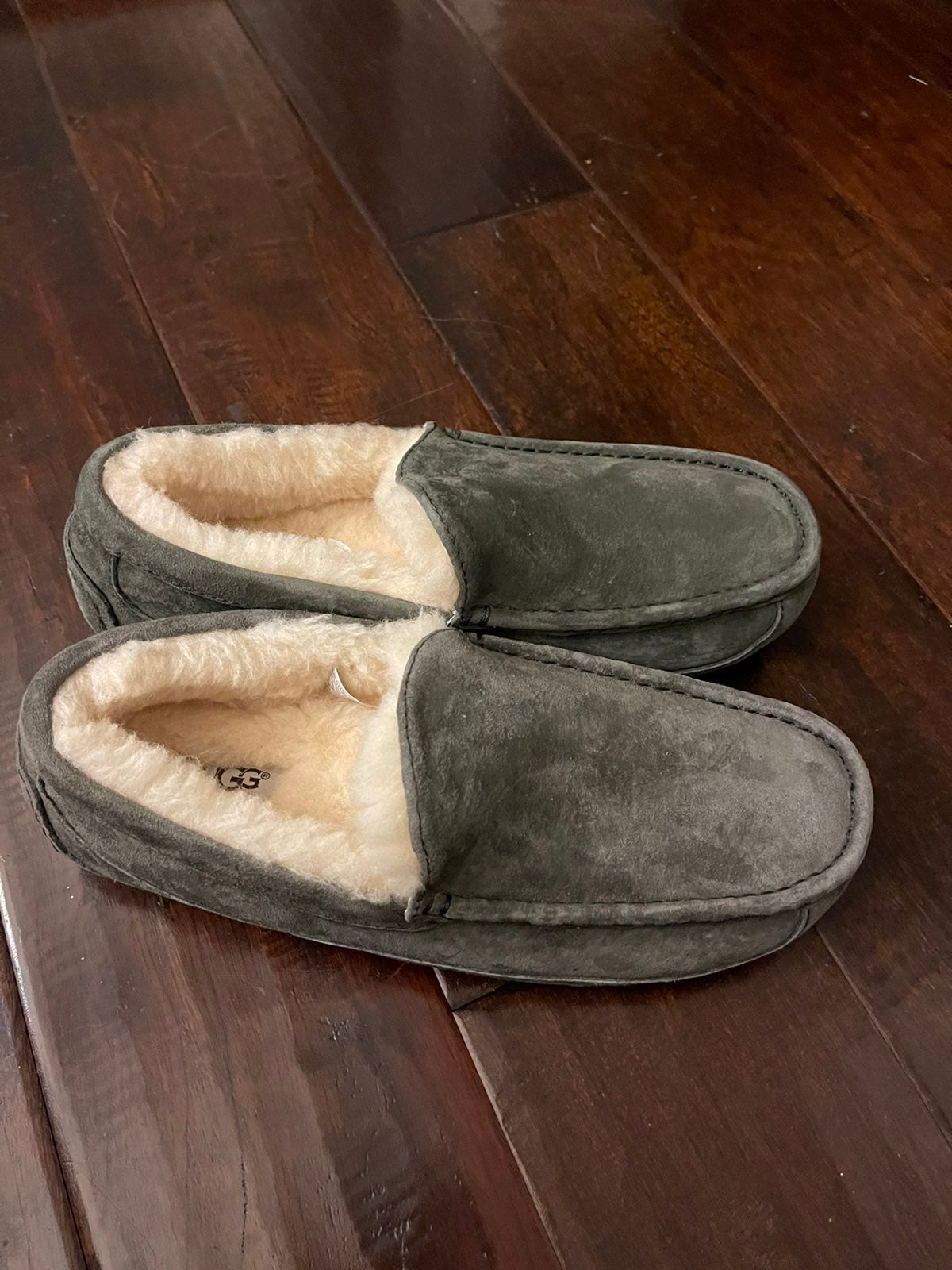 UGG ASCOT SLIPPERS SIZE 8