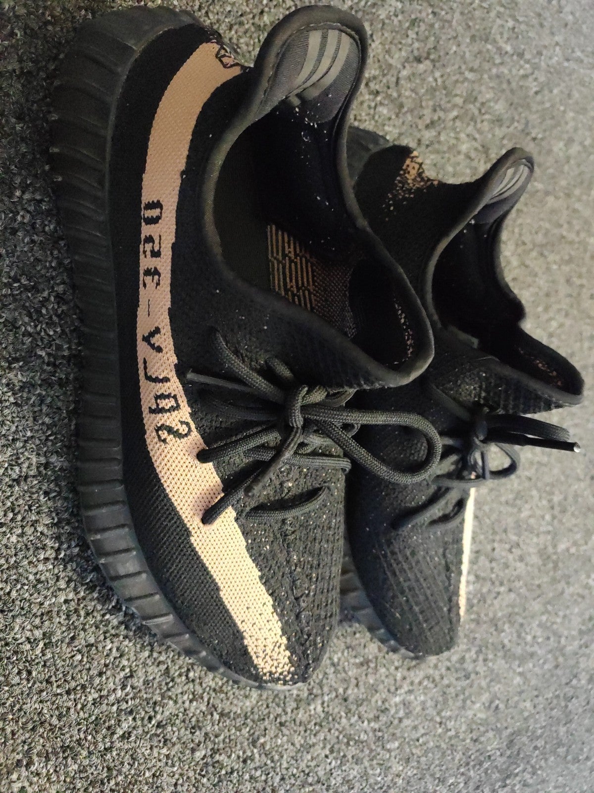 Yeezy Adidas Boost 350 V2 in Core Black/Copper