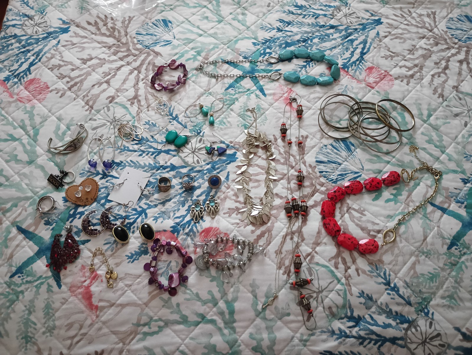 1 lb bag of jewelry