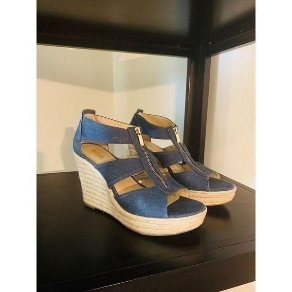 MK T- Strap Wedges