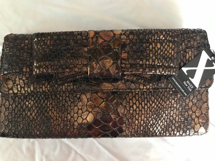 Maxx Bow Clutch