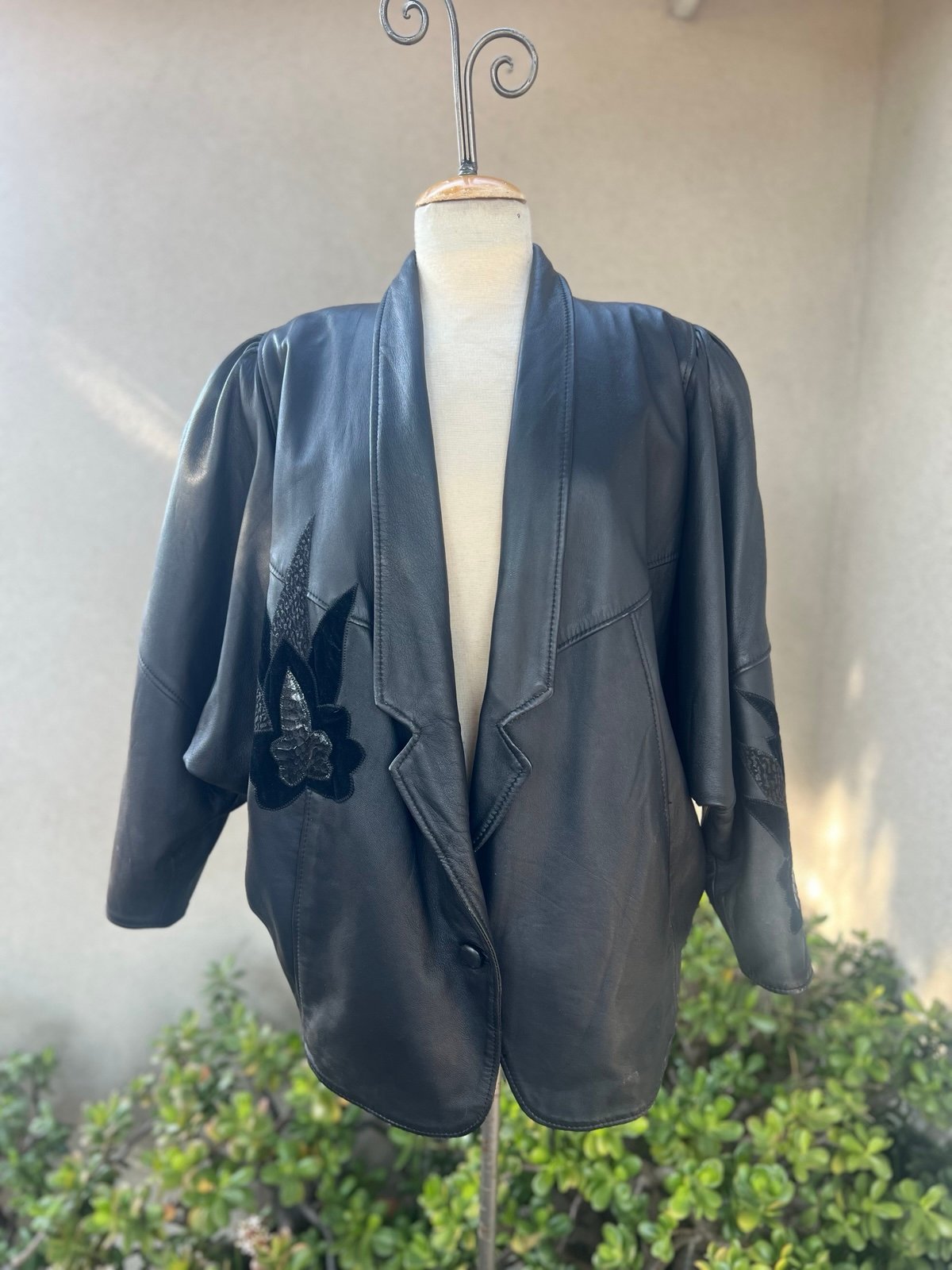 Vintage 80s oversize leather black jacket pockets lined Sz M.