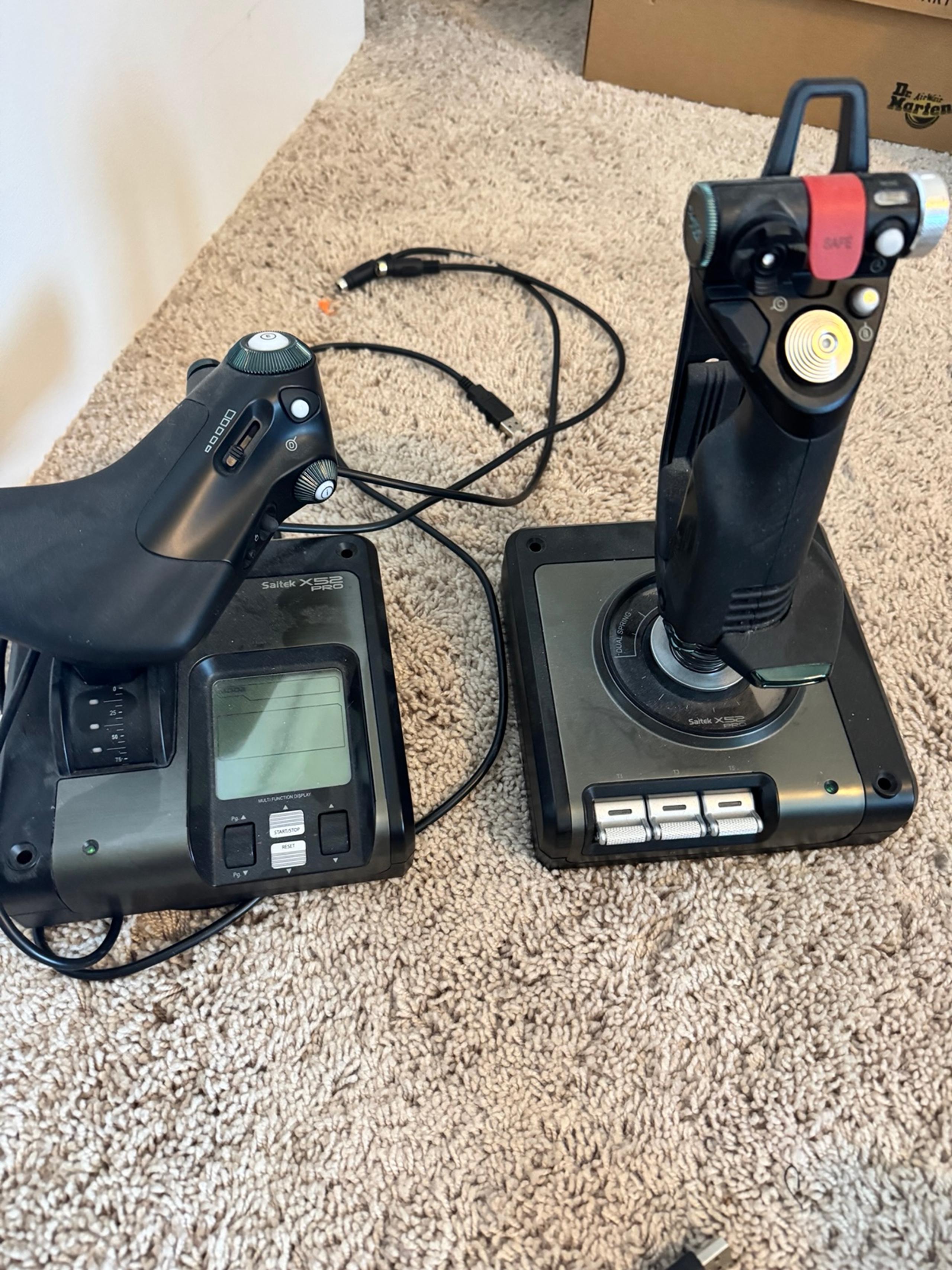 Saitek X52 Pro PS34 Flight Control System W/Flight Stick Throttle X52 pro