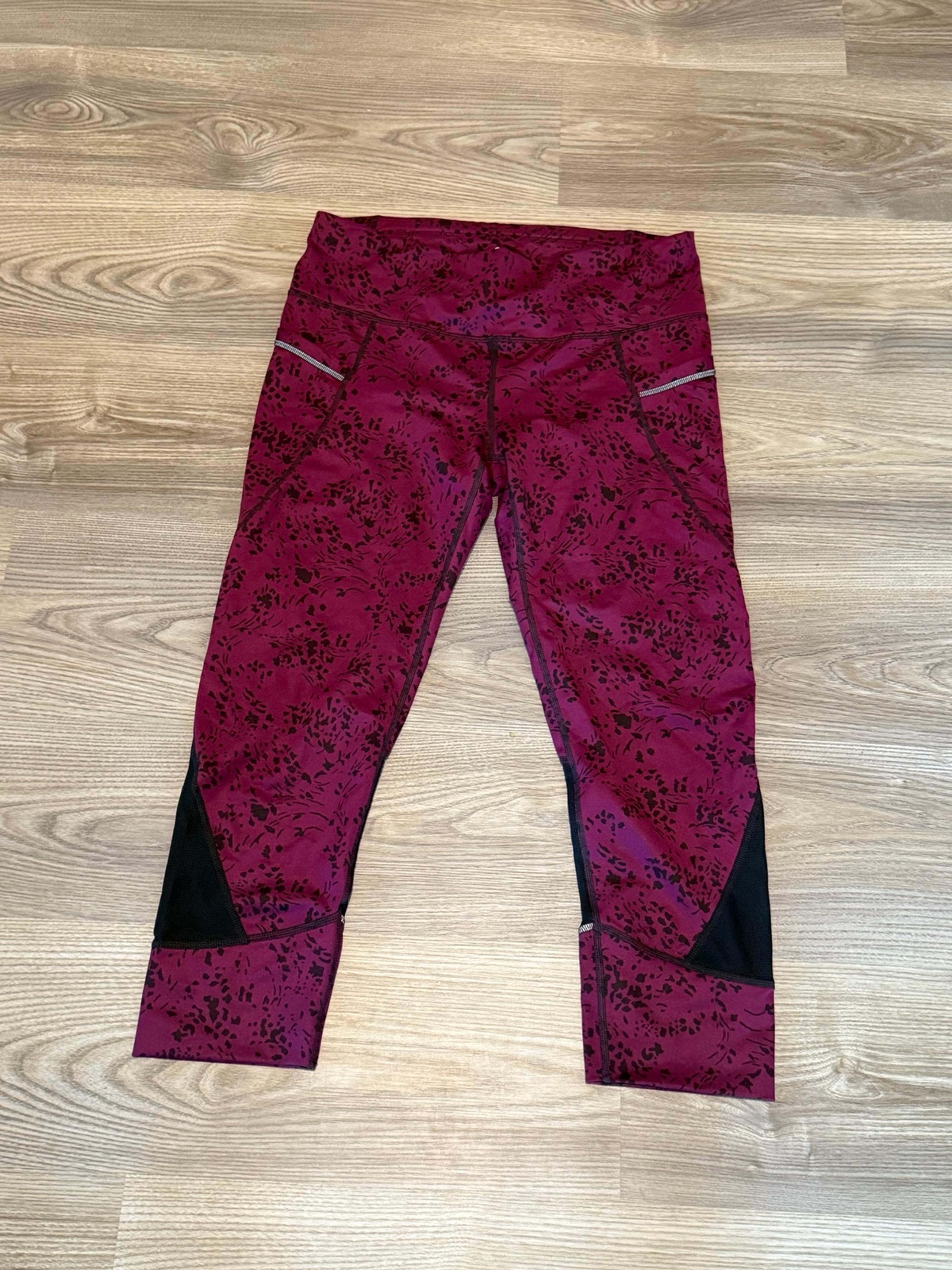 Athleta Relay 2.0 Capri Cropped Legging Pockets Women’s size Medium Athletic