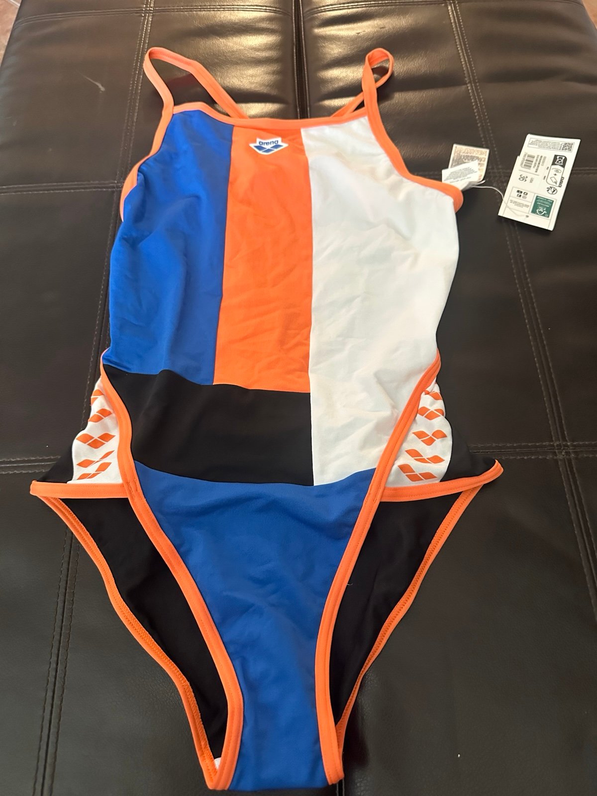 ARENA Women's Icons Solid Sports Swimsuit Super Fly size US 36 Large