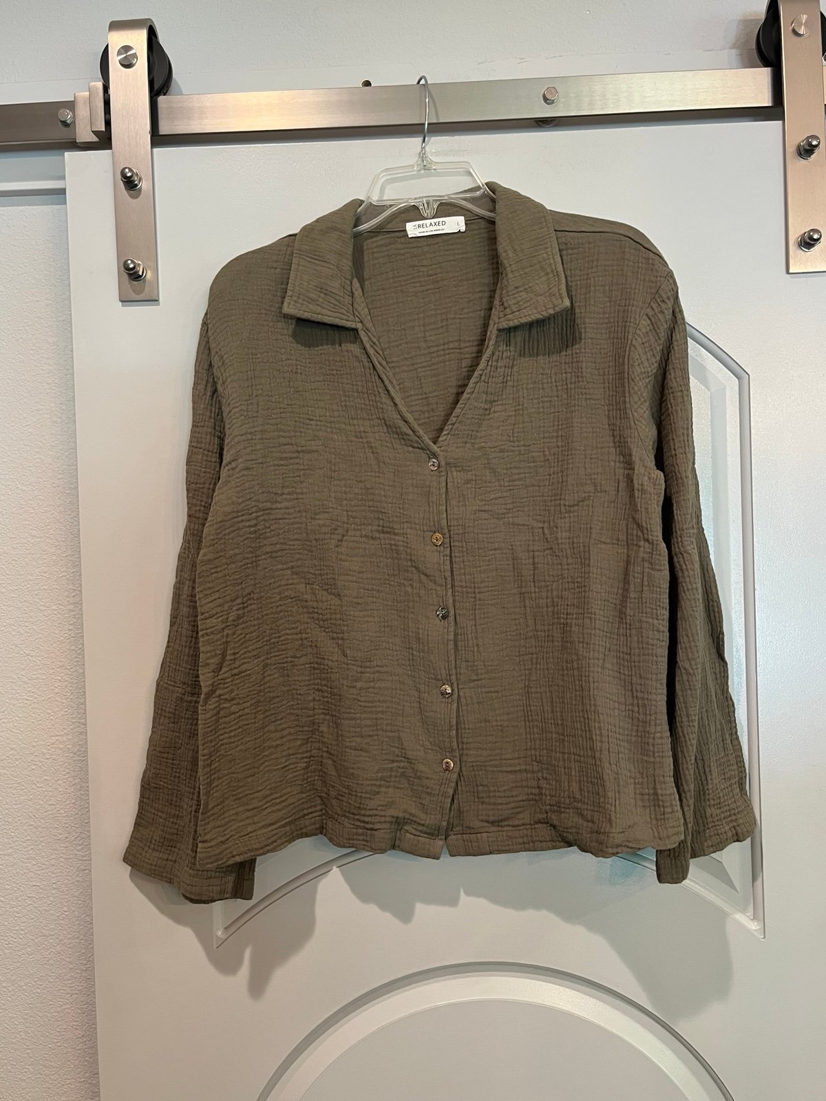 Organic cotton gauzy Olive Button-Up Vneck Shirt. GUC!
