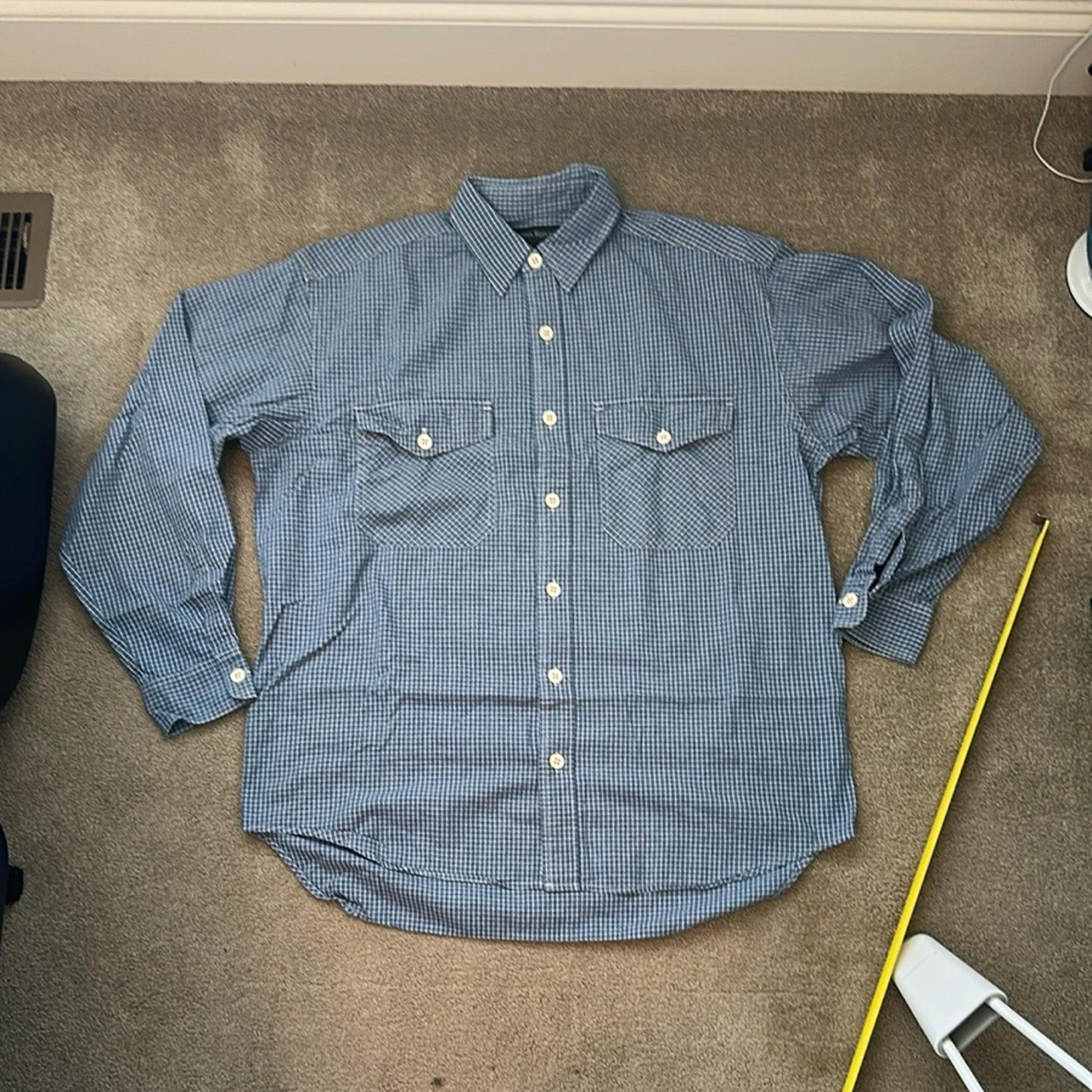 Banana Republic Long Sleeved Button Down Shirt Men’s Medium Blue