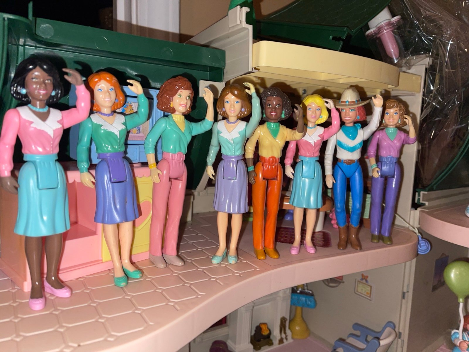 Playskool dollhouse people figures - I have ALL!! Message me for a bundle!! Pro)