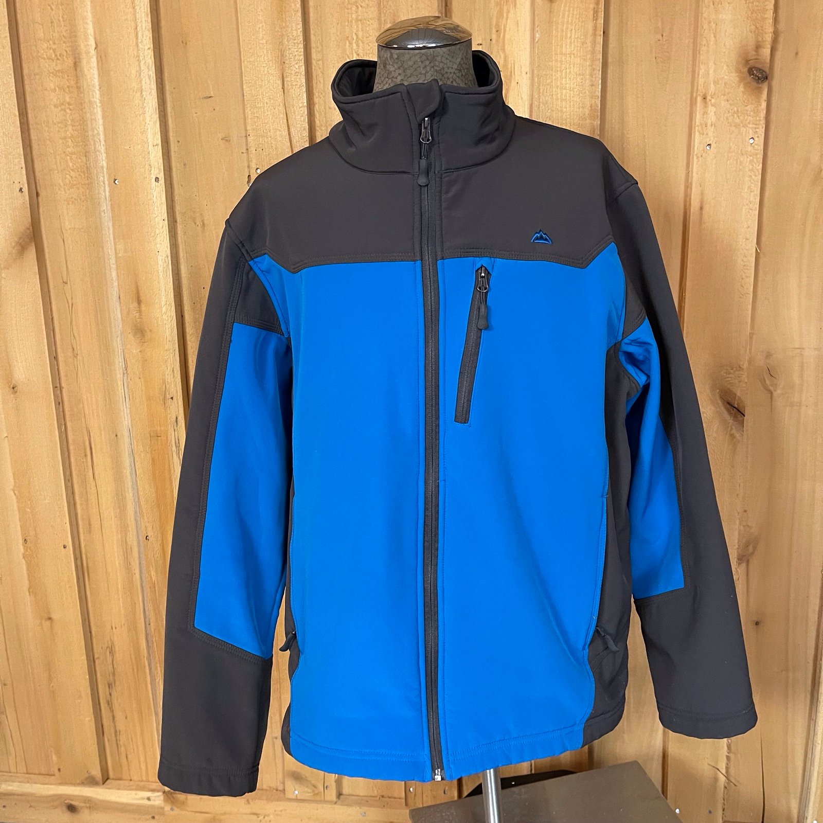 SNOZU Performance Men’s Ski and Snowboard Jacket Size XL Full Zipper
