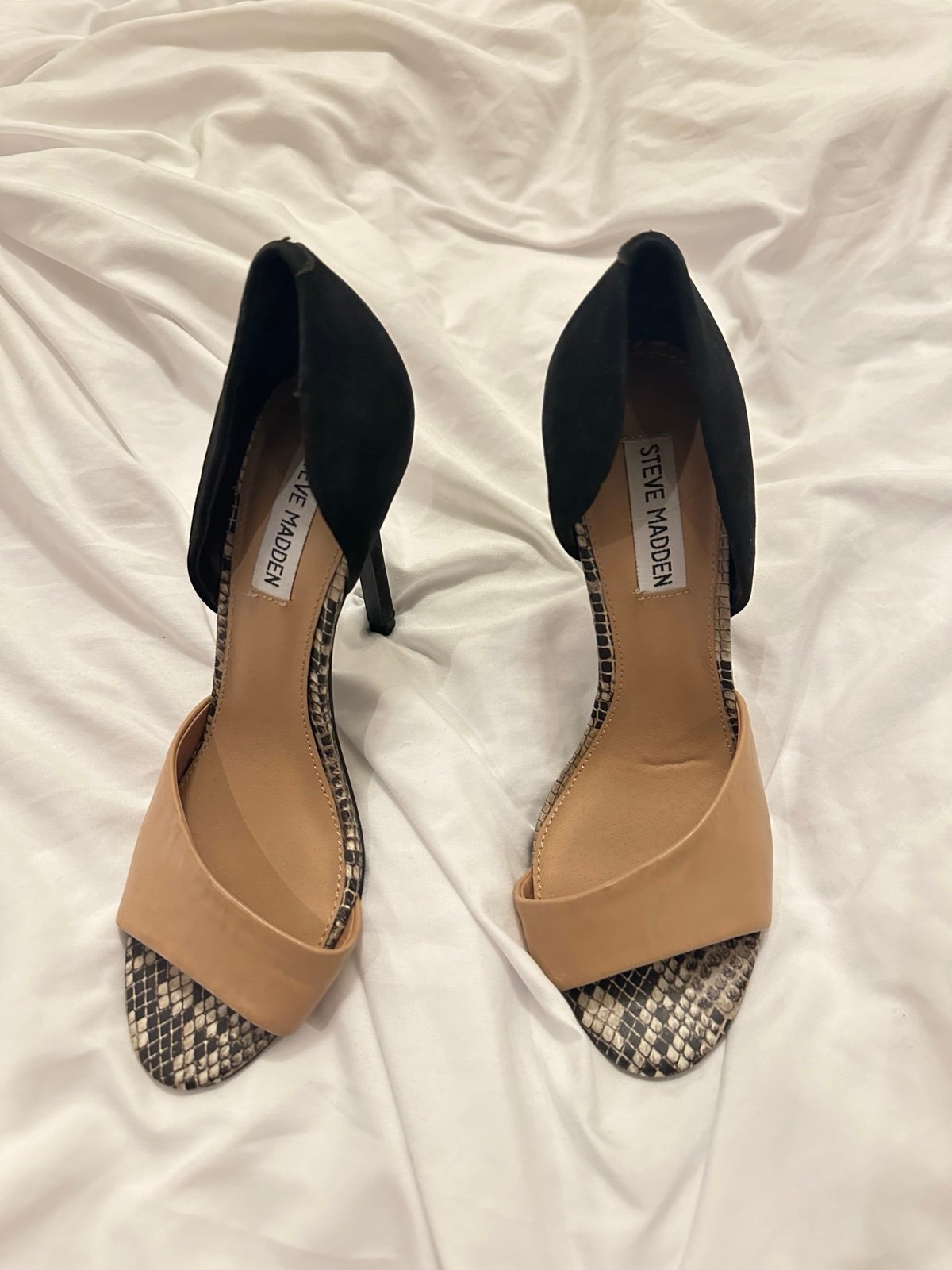 Steve Madden Black and Nude Heel Pumps