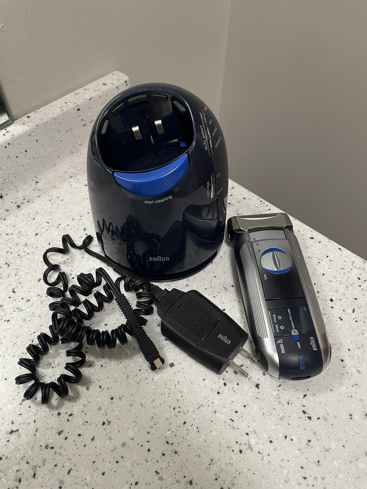 Braun 8985 Electric Shaver With Cleaning Station And Charger