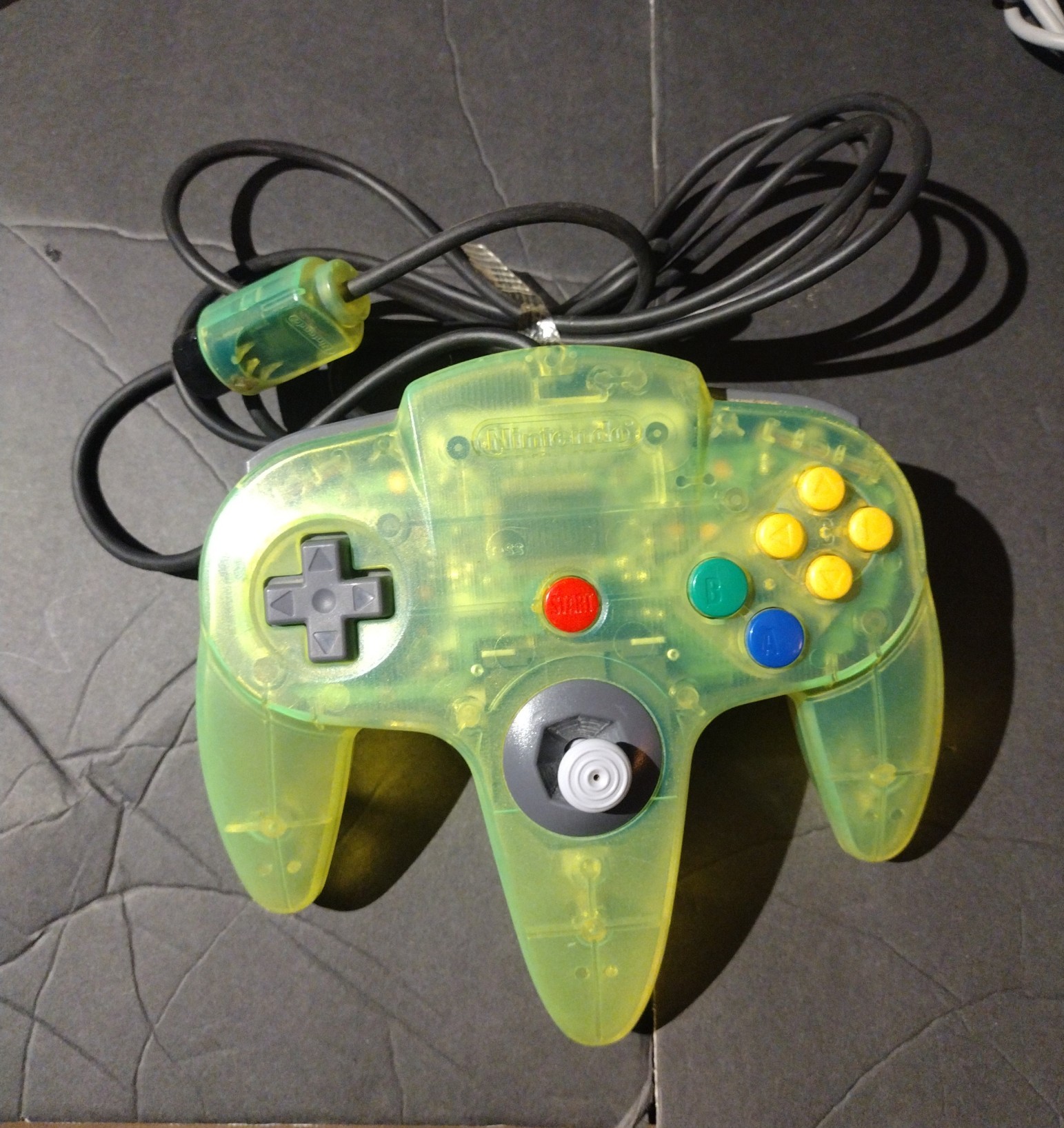 Nintendo 64 Original controller yellow lemon translucent, working.