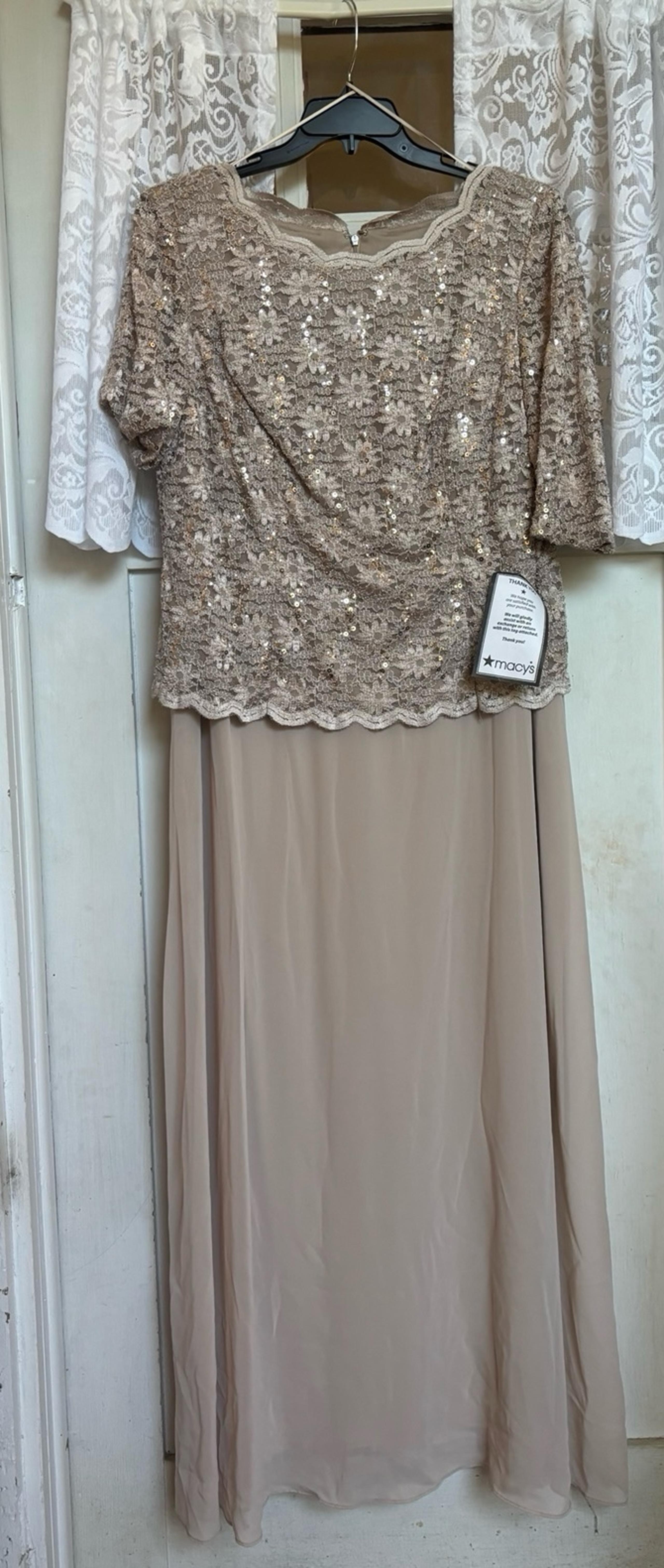 Women’s plus size formal  dress 18w