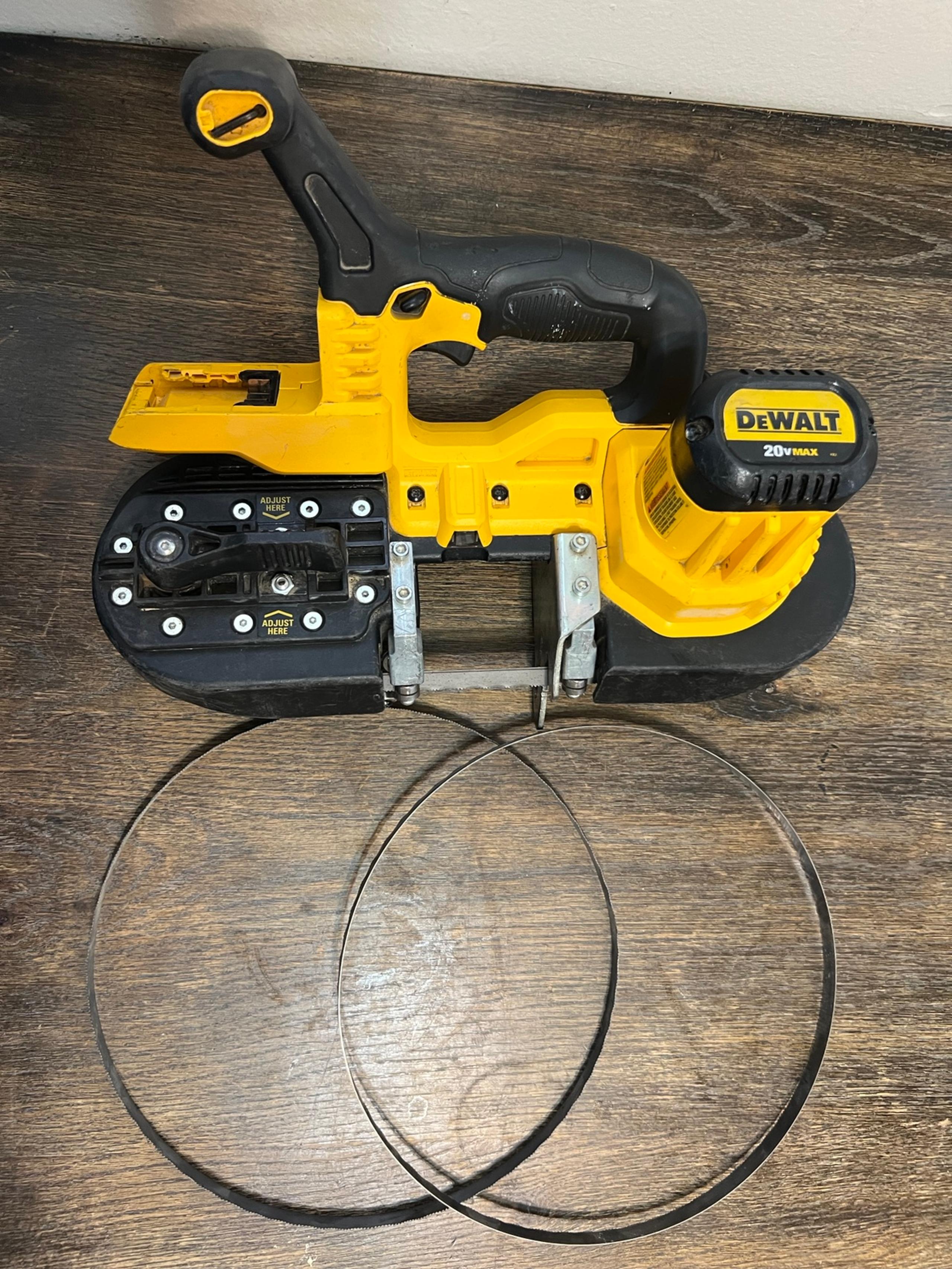 Dewalt 20-Volt MAX 3-3/8 in. Cordless Brushless Bandsaw (Tool-Only) DCS371 USED