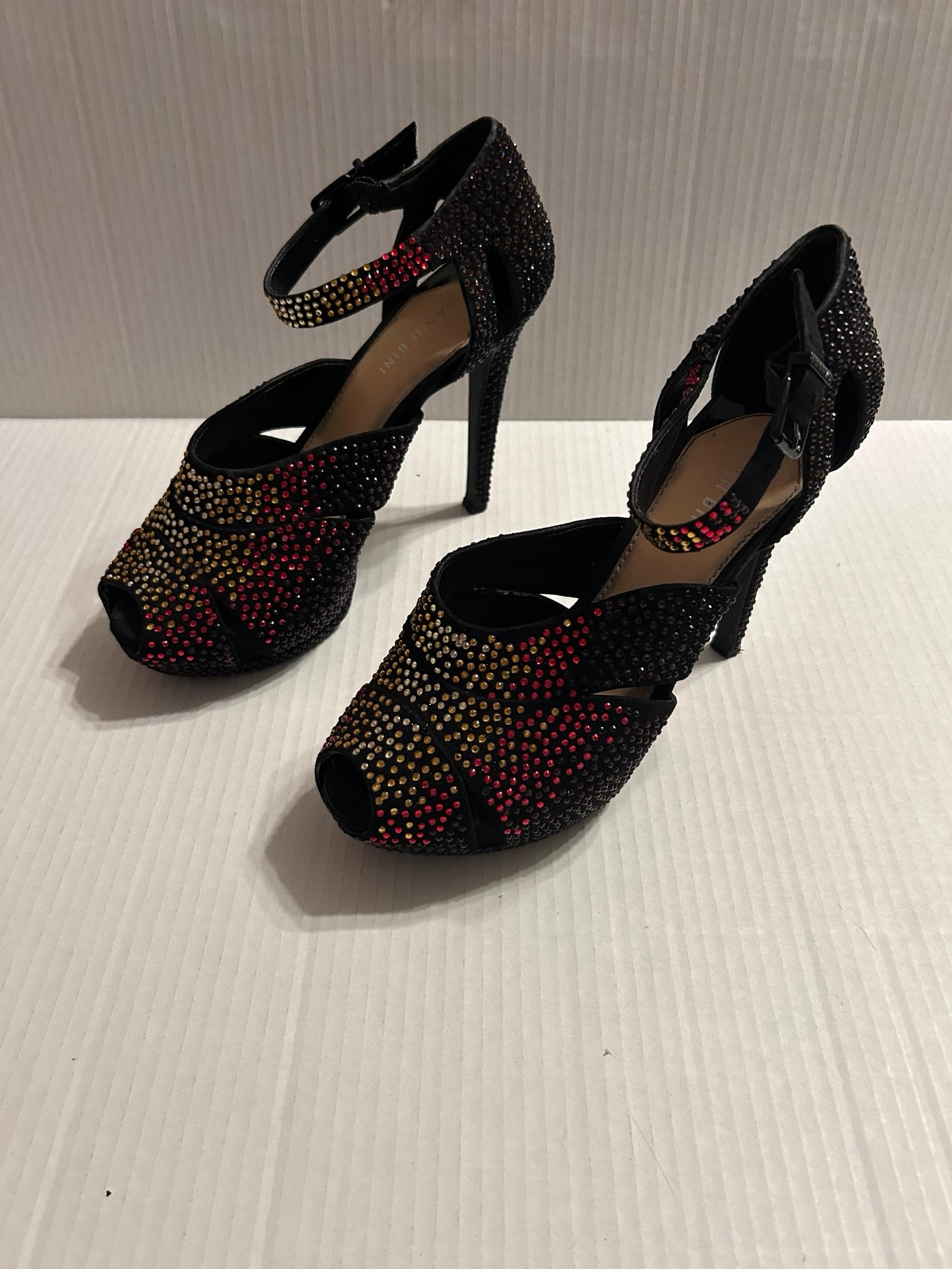 Gianni Bini Peep Toe Platform Heel Stud Design Ankle Buckle Strap Shoes Size 9.5