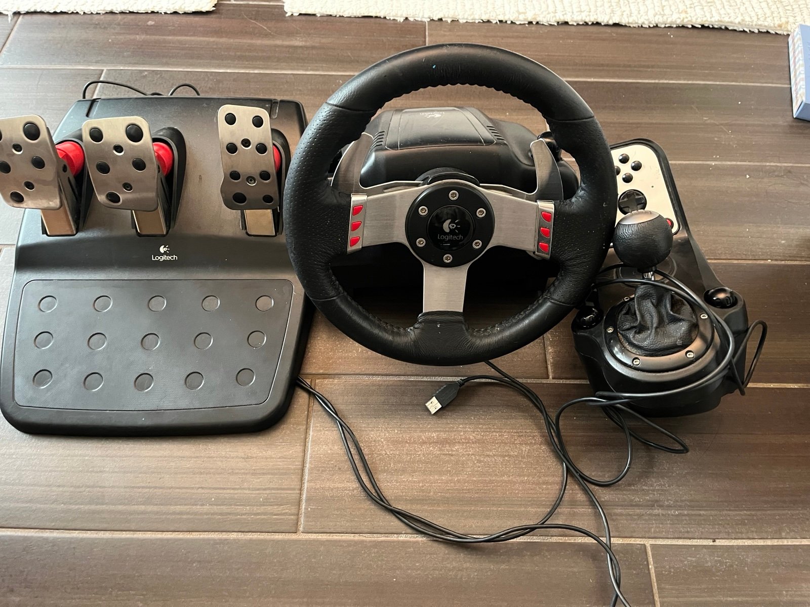 Logitech G27 Force Feedback Racing Wheel Pedals Shifter PC PS3 PS2 G 27