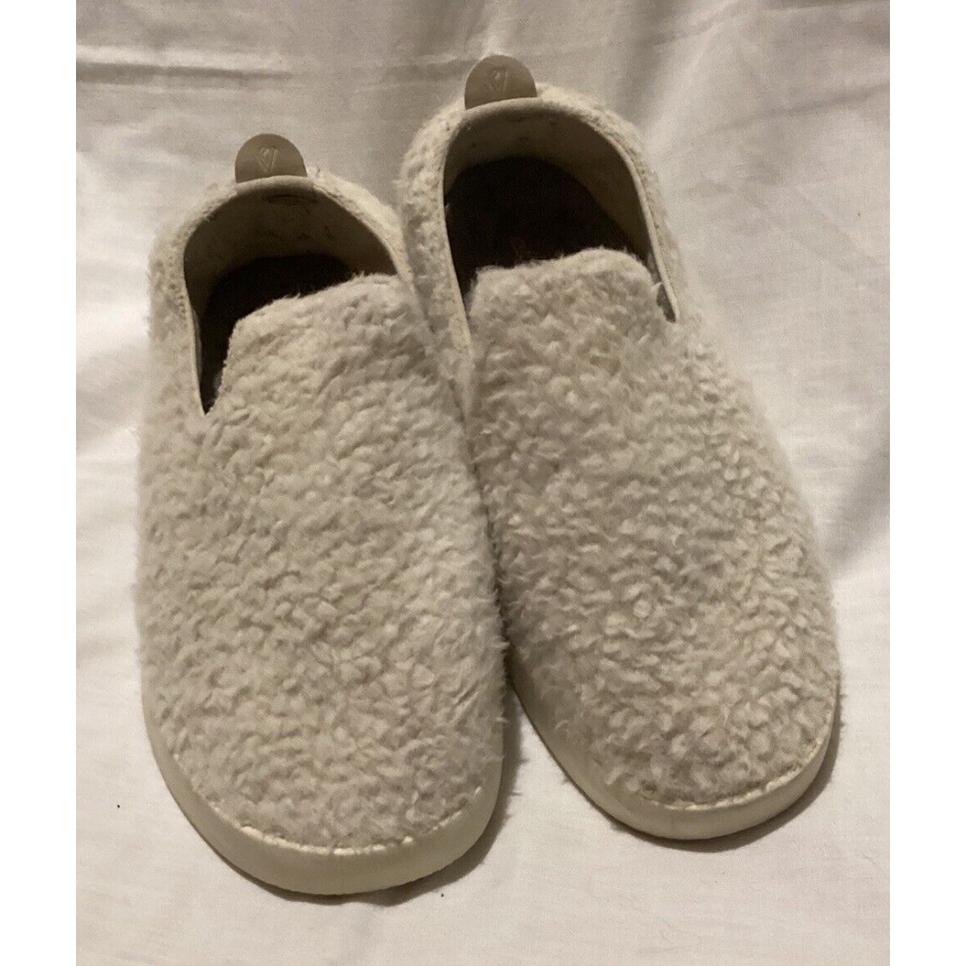 Woman’s Allbirds Merino Wool Lounger Fluffs Natural White Cream Sherpa Size W9