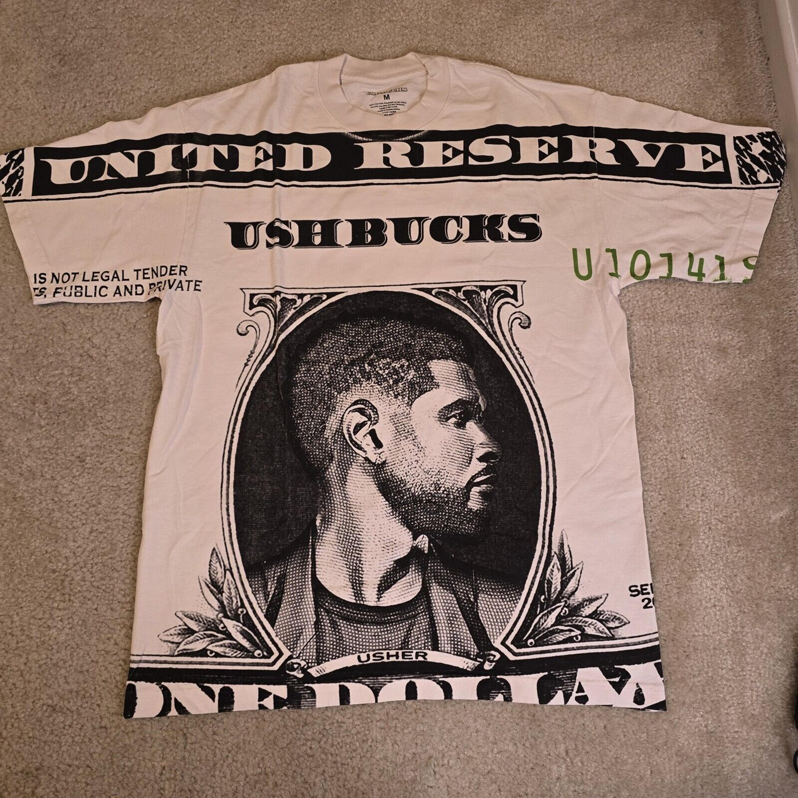 NWOT Usher Bucks The Colosseum Graphic T-Shirt Men's