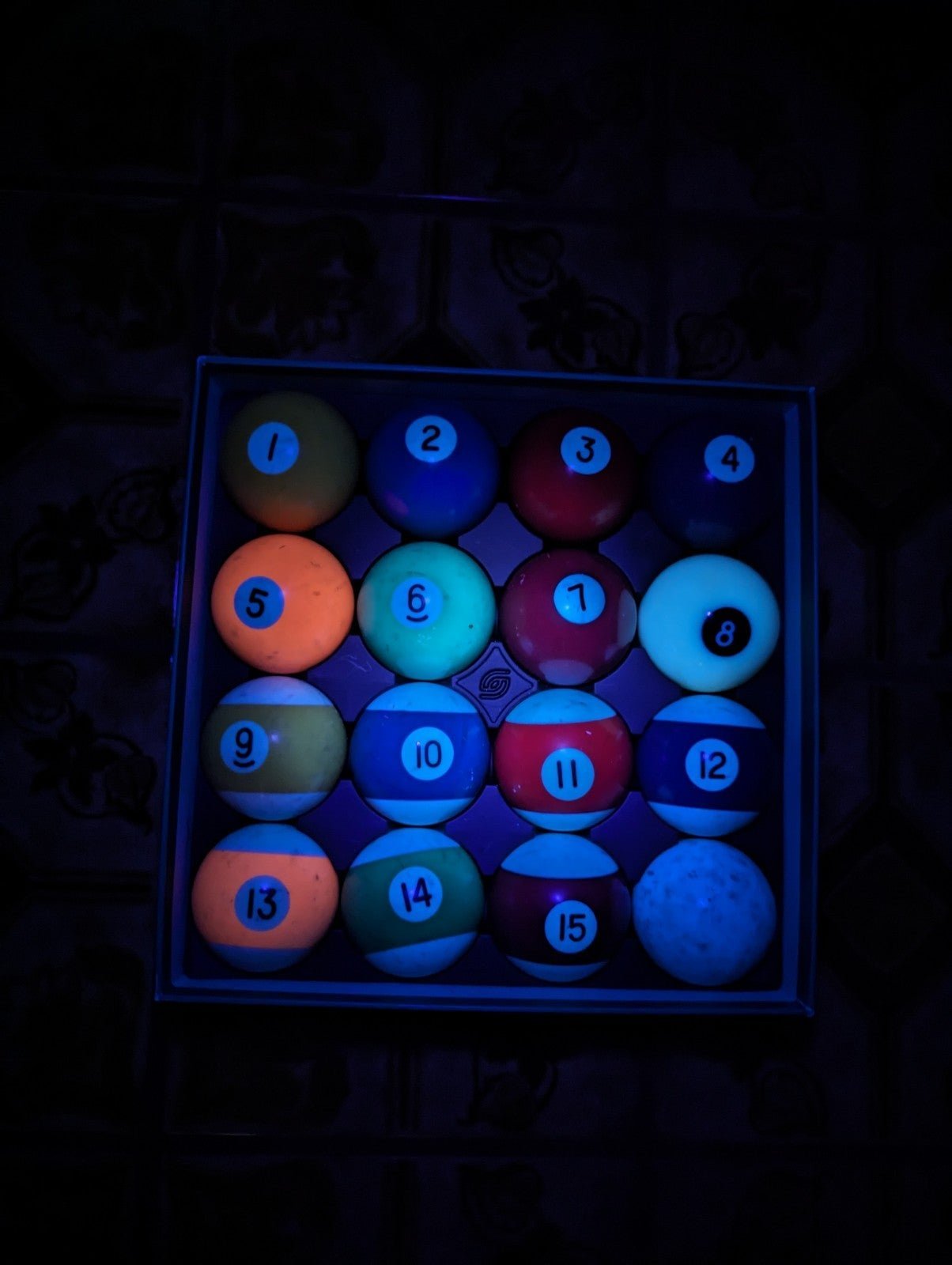 Aramith Glow in the Dark Belgian Billard Balls